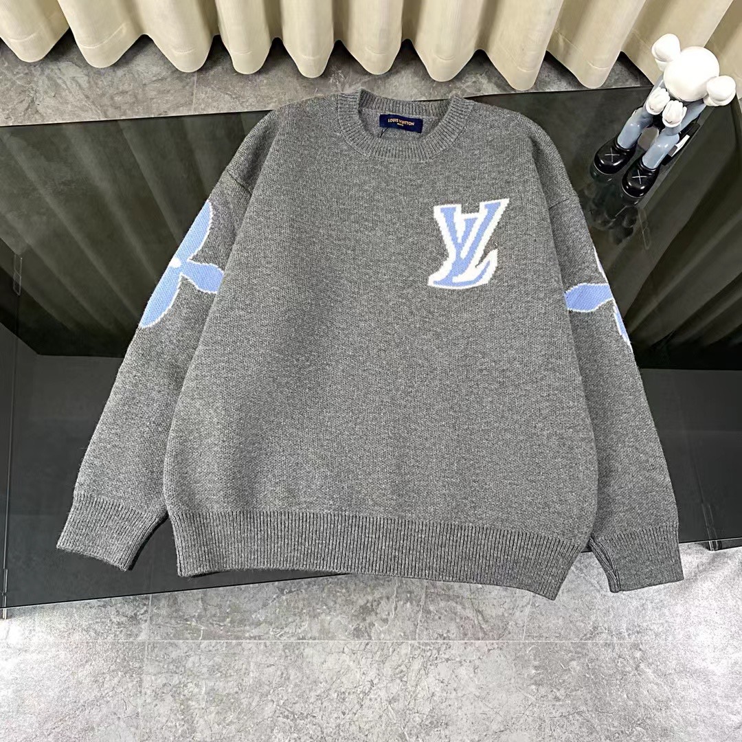 New crew-neck wool knit sweater New crew-neck wool knit sweater