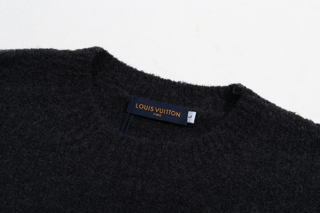 New crew-neck wool knit sweater New crew-neck wool knit sweater