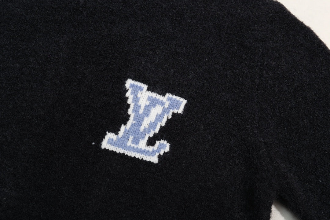New crew-neck wool knit sweater New crew-neck wool knit sweater