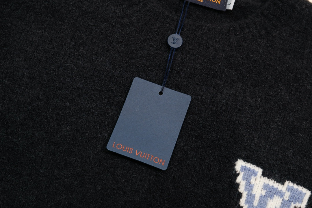New crew-neck wool knit sweater New crew-neck wool knit sweater