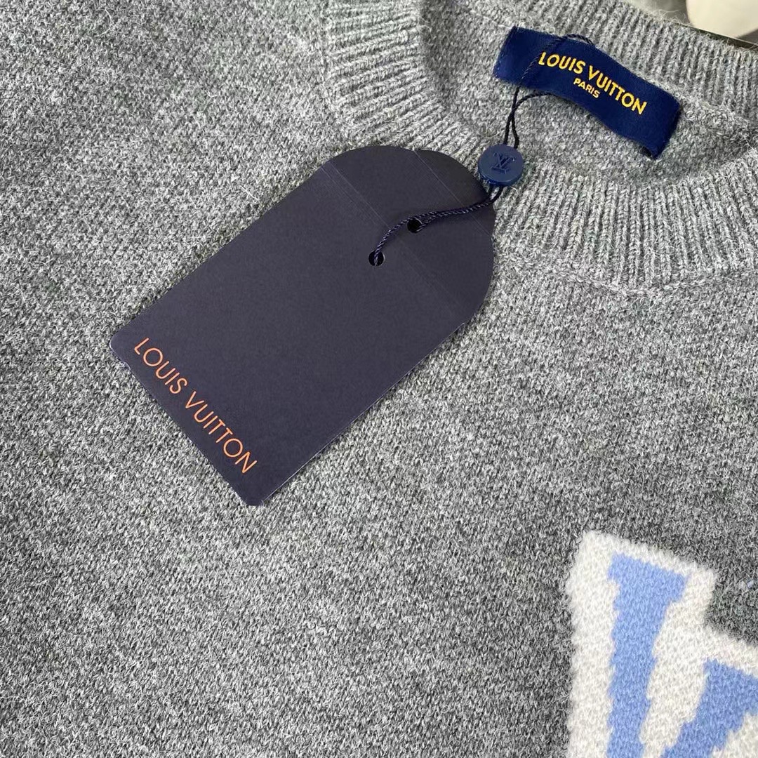 New crew-neck wool knit sweater New crew-neck wool knit sweater