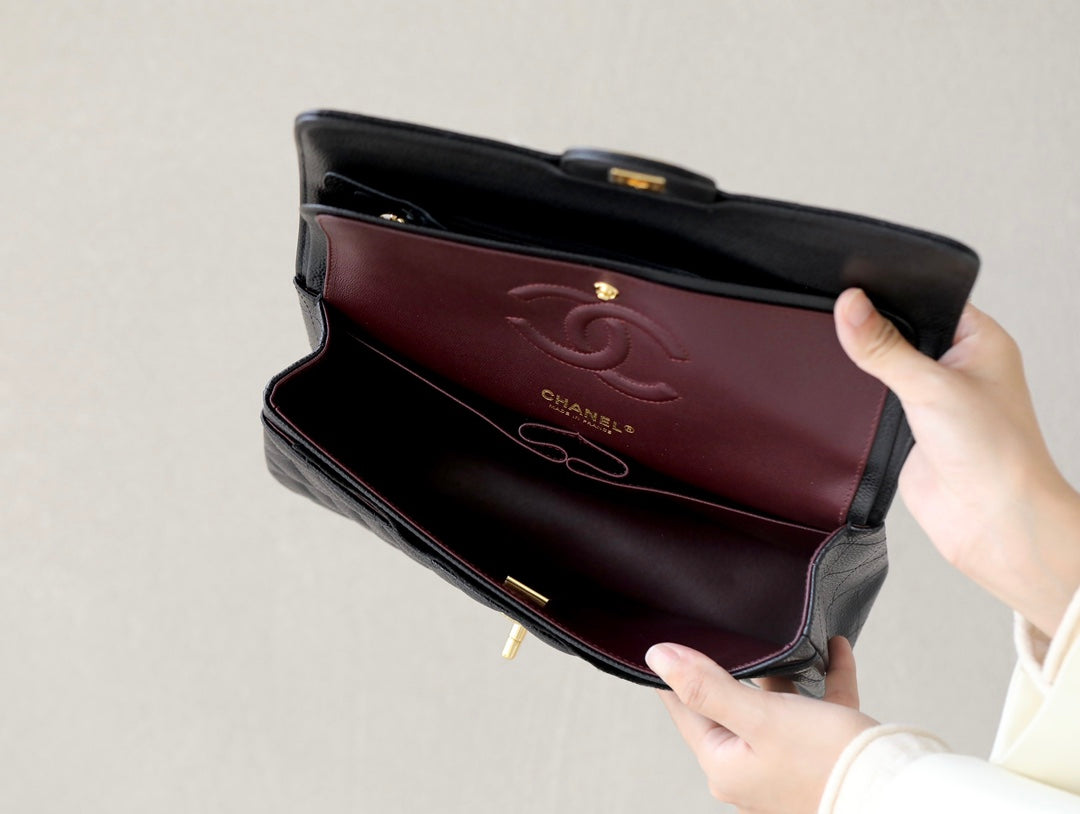 0528 Medium Classic Handbag Grained Calfskin 0528 Medium Classic Handbag Grained Calfskin
