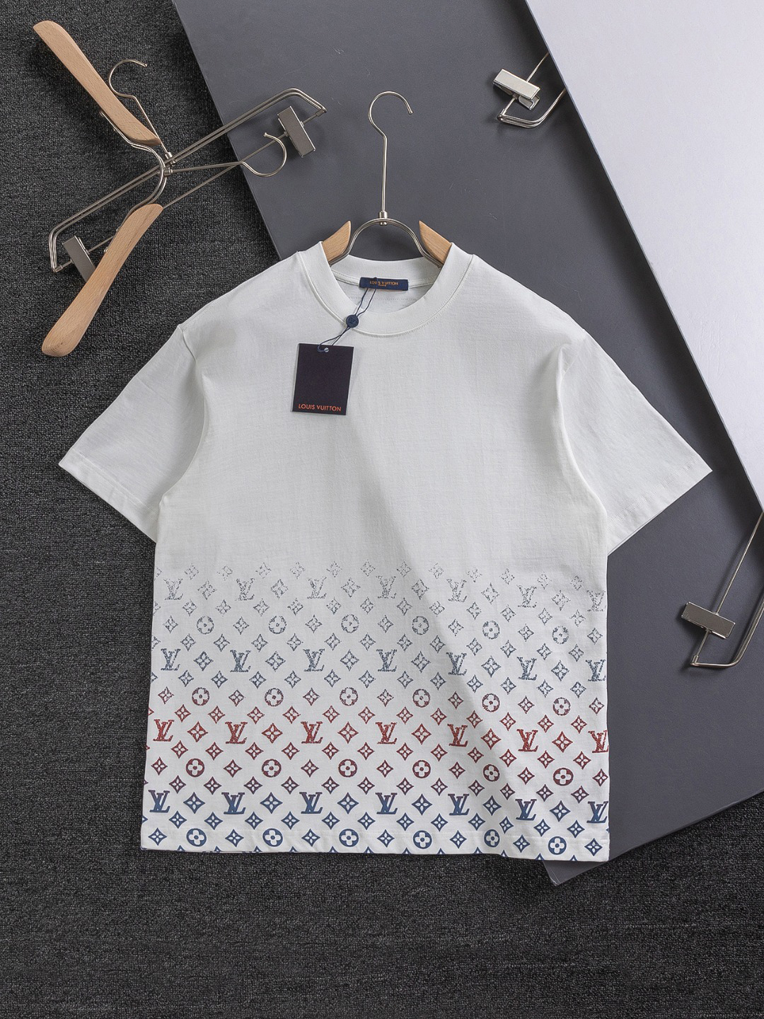 Gradient foam printing t-shirt Gradient foam printing t-shirt