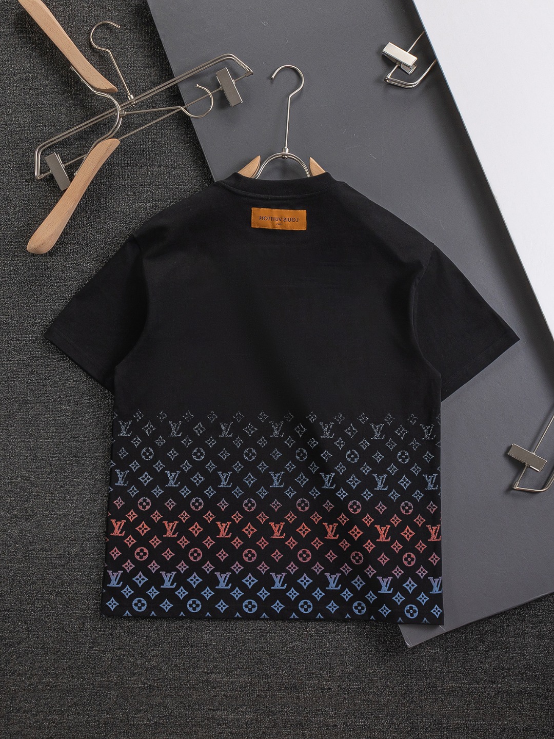Gradient foam printing t-shirt Gradient foam printing t-shirt