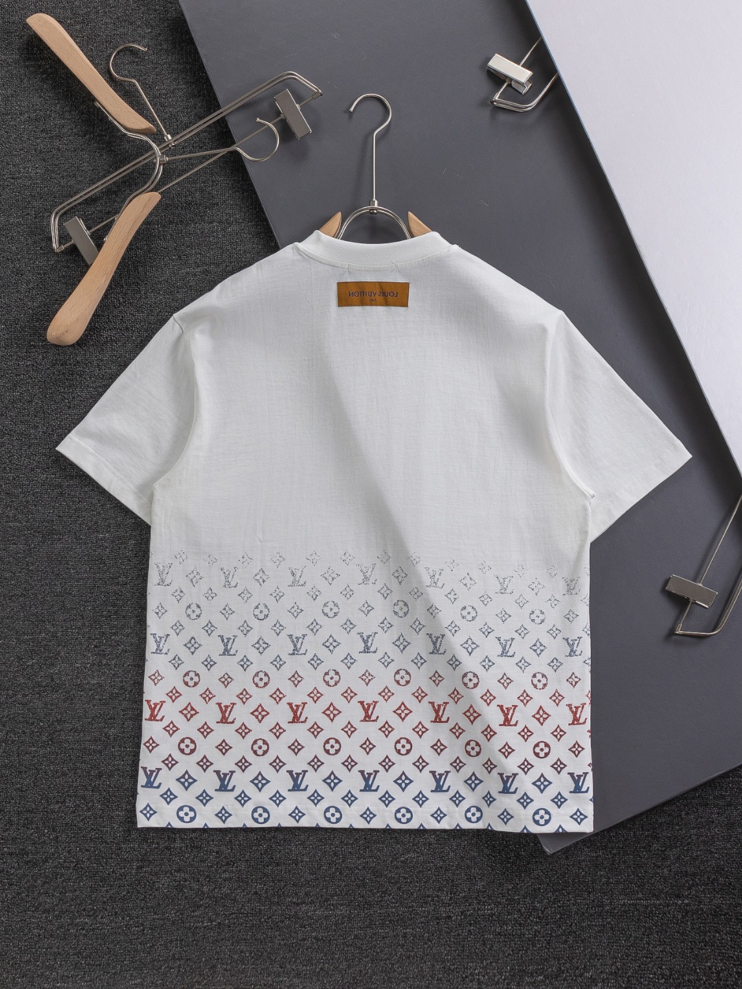Gradient foam printing t-shirt Gradient foam printing t-shirt