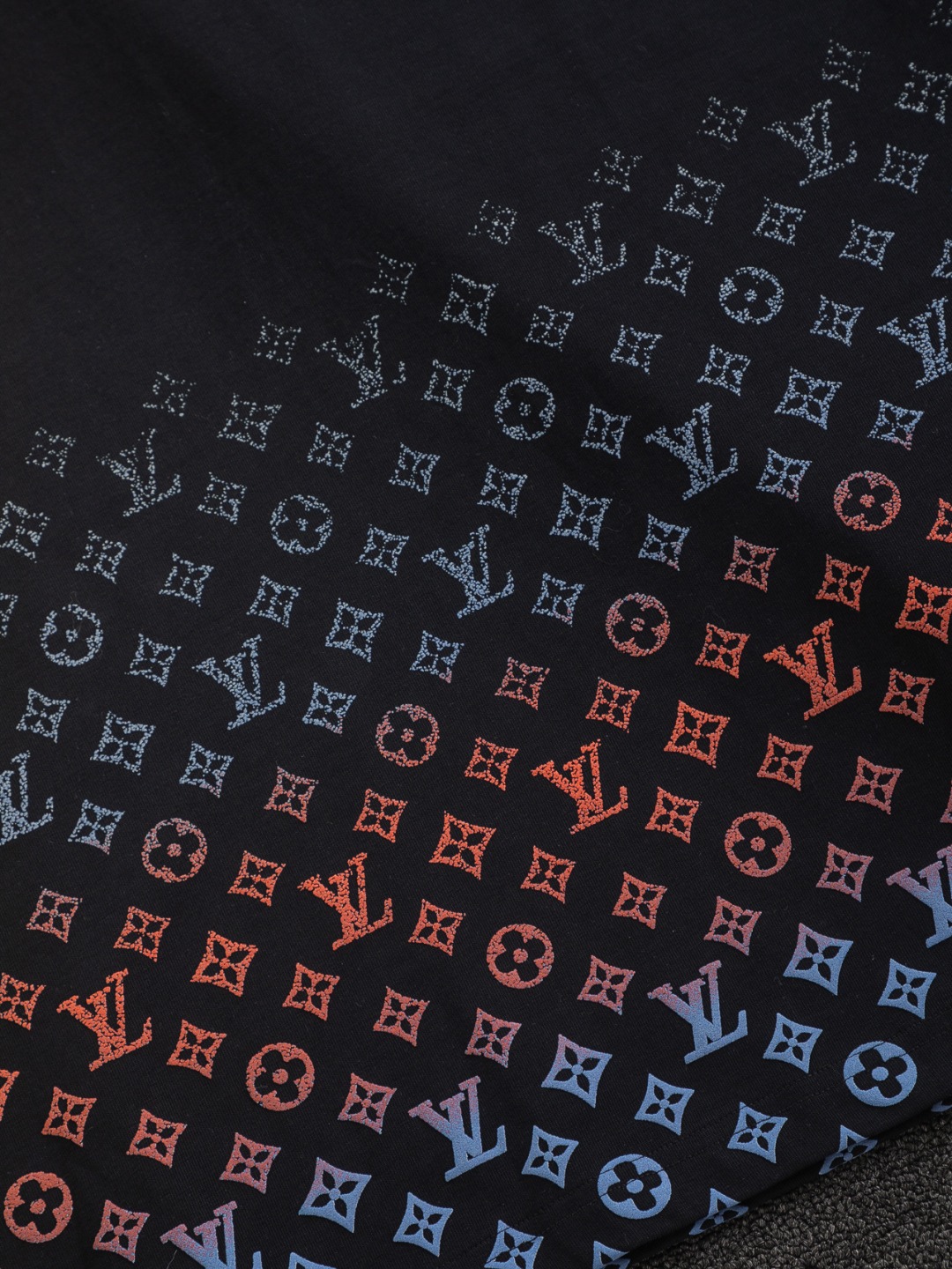Gradient foam printing t-shirt Gradient foam printing t-shirt