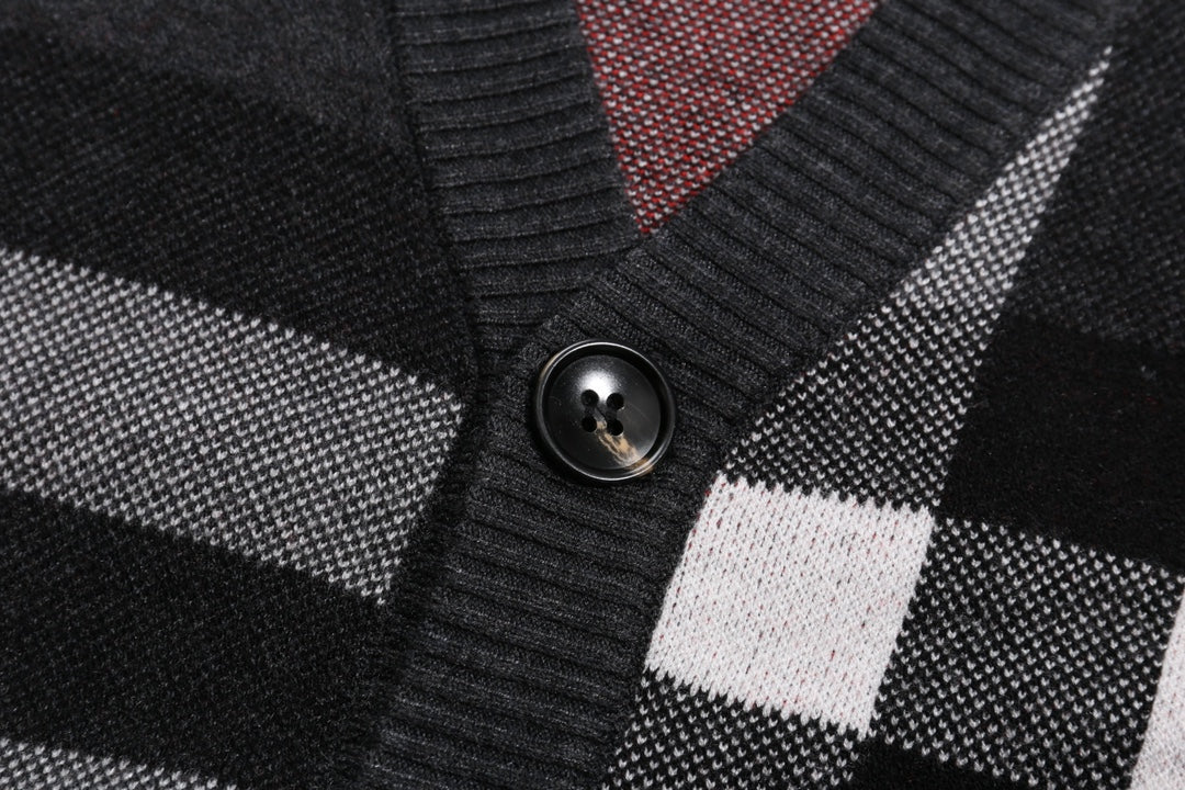 1014 Color-matching plaid sweater 1014 Color-matching plaid sweater