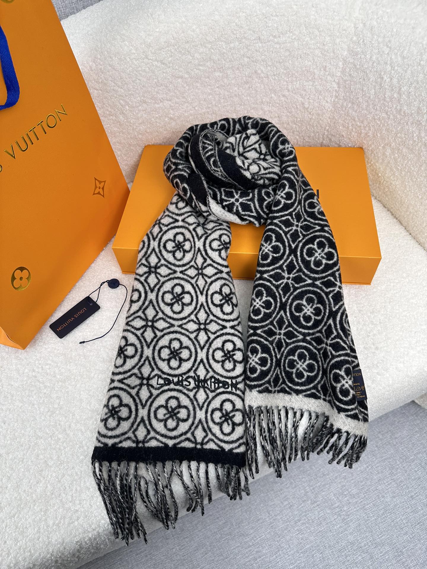 1002 Classic Soft and Comfortable Scarf 1002 Classic Soft and Comfortable Scarf