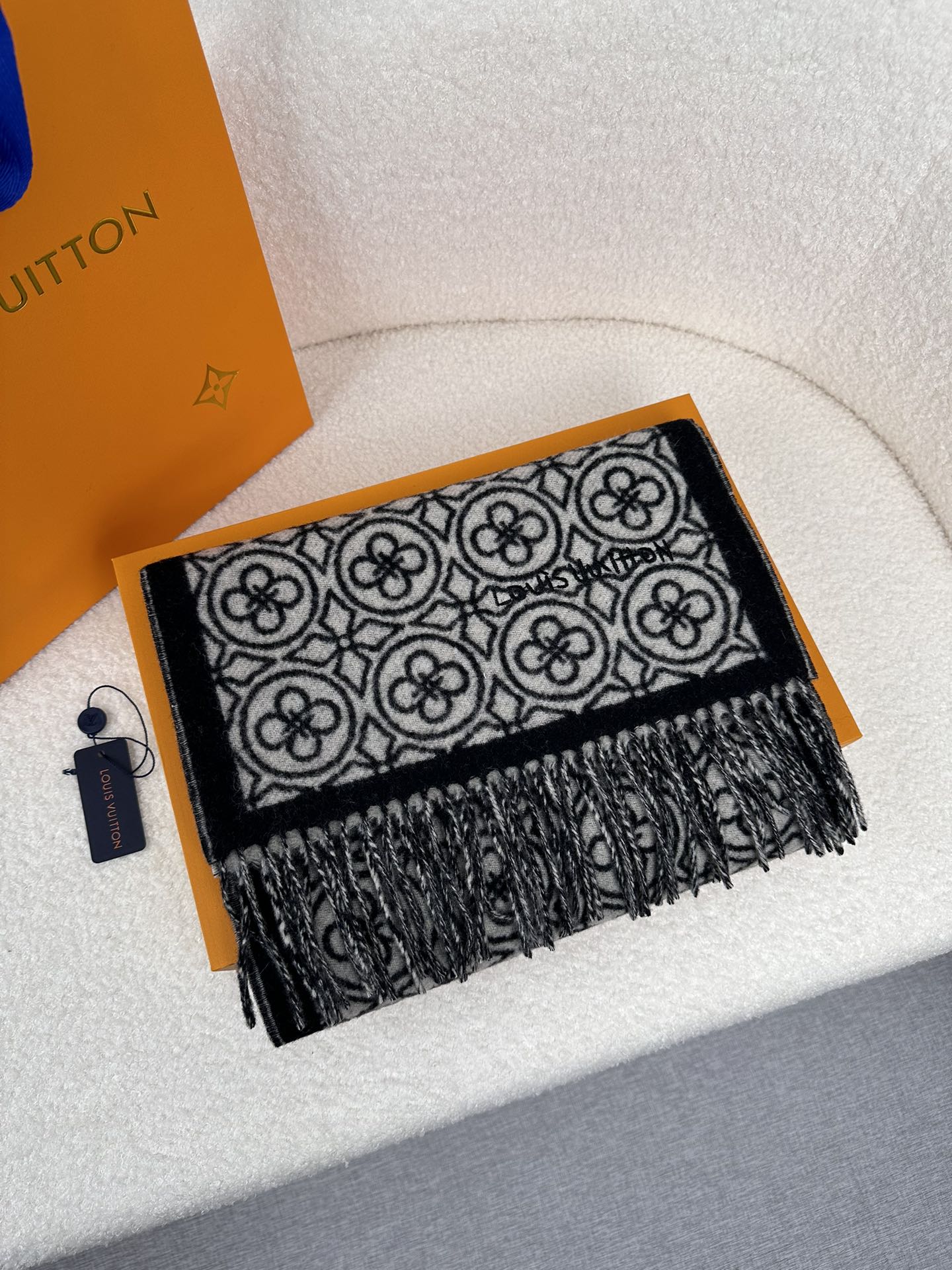 1002 Classic Soft and Comfortable Scarf 1002 Classic Soft and Comfortable Scarf