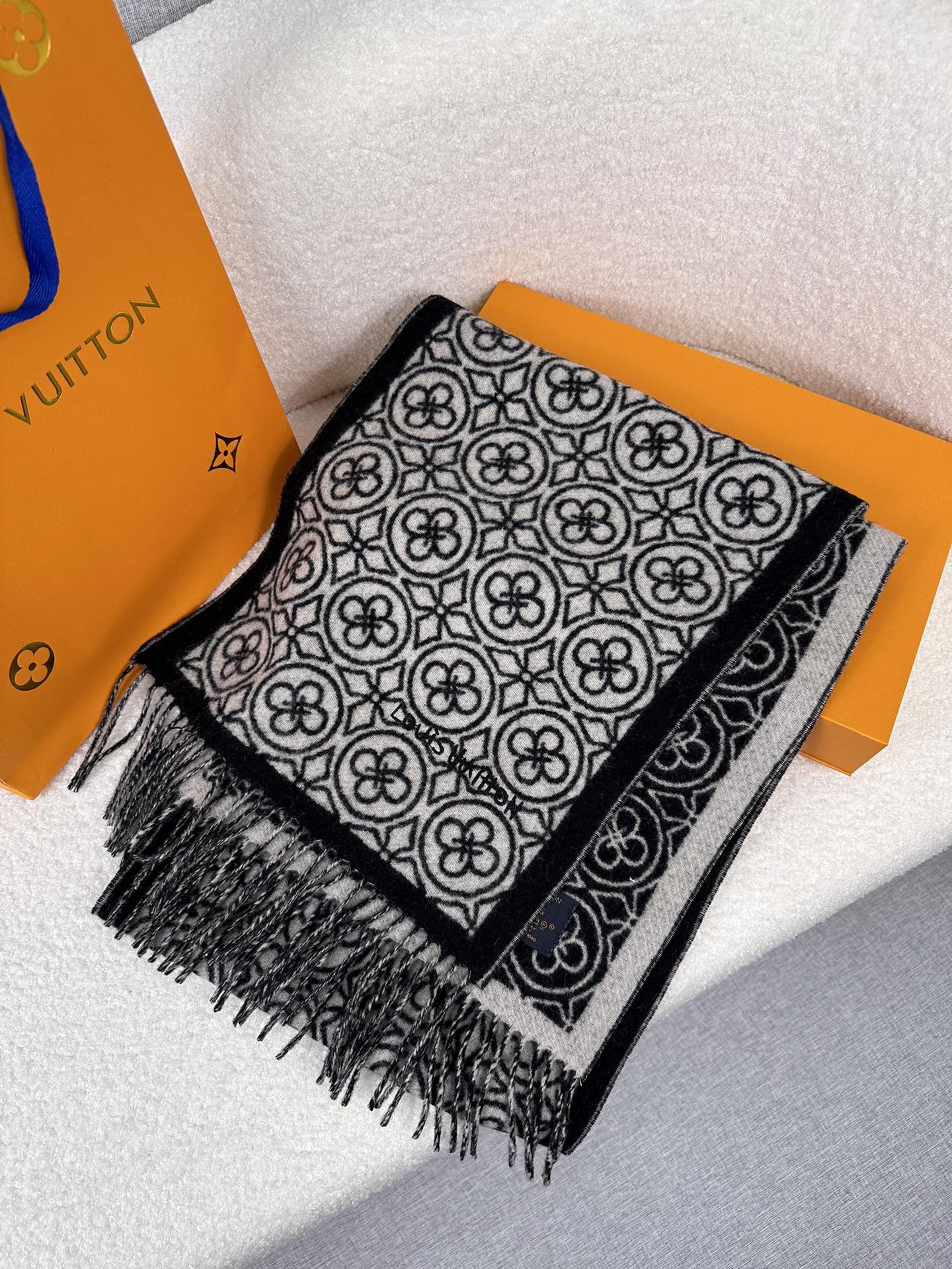 1002 Classic Soft and Comfortable Scarf 1002 Classic Soft and Comfortable Scarf
