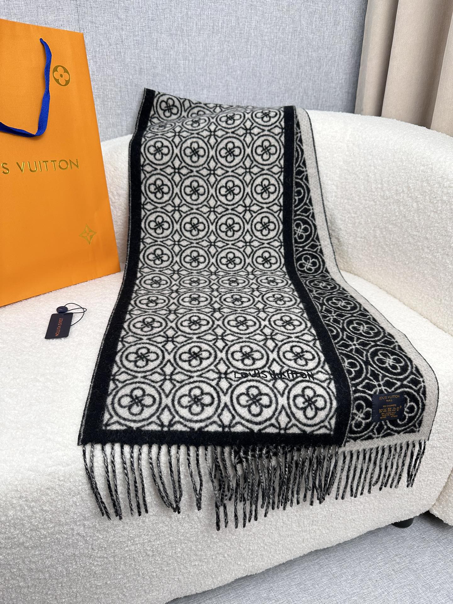 1002 Classic Soft and Comfortable Scarf 1002 Classic Soft and Comfortable Scarf