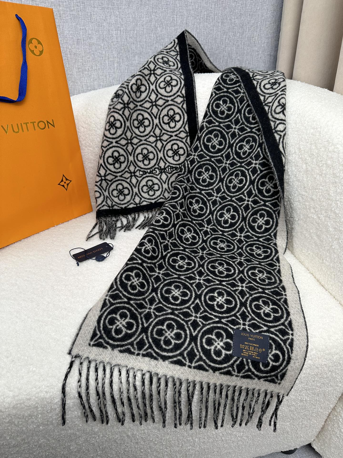 1002 Classic Soft and Comfortable Scarf 1002 Classic Soft and Comfortable Scarf