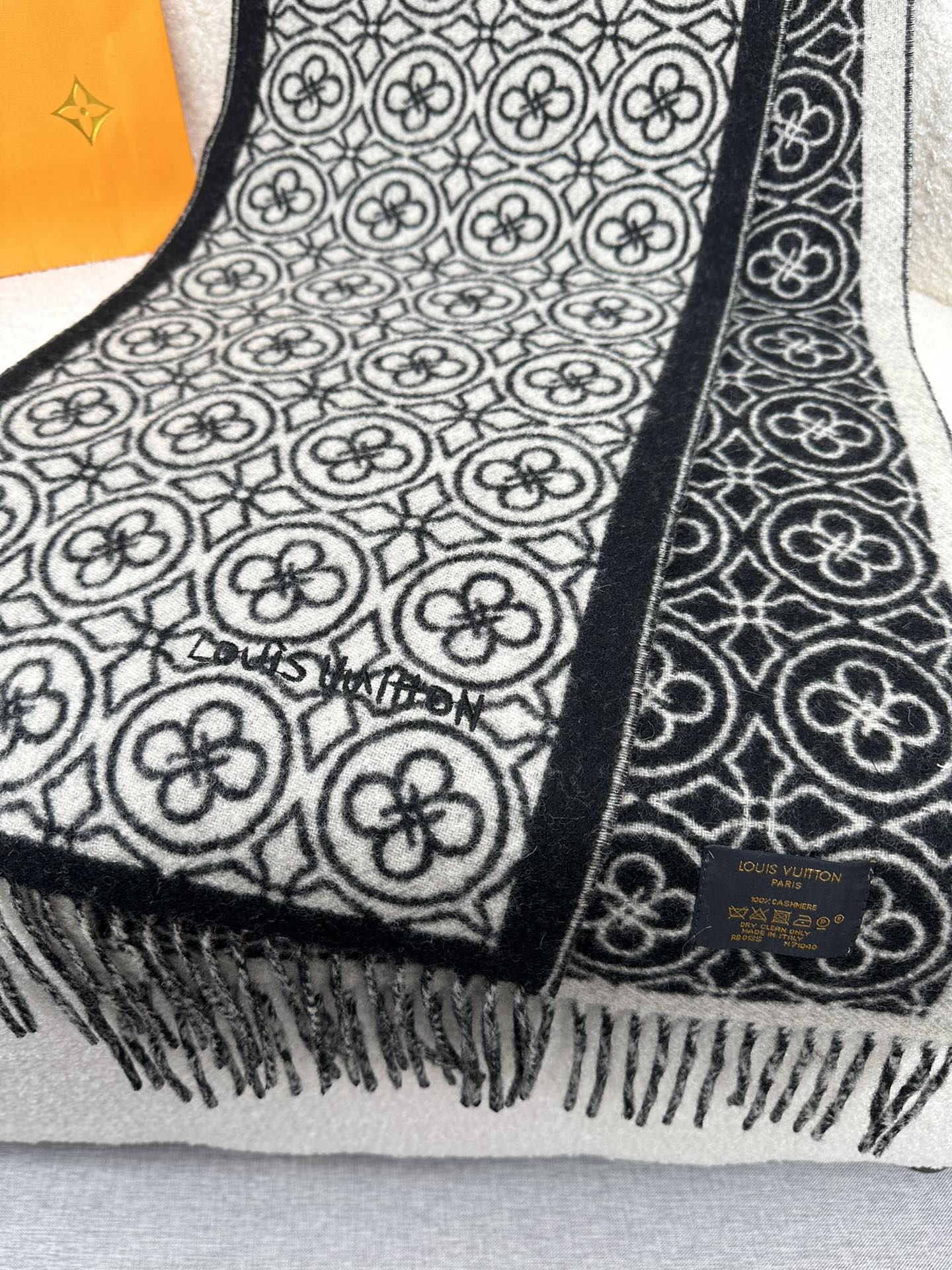 1002 Classic Soft and Comfortable Scarf 1002 Classic Soft and Comfortable Scarf