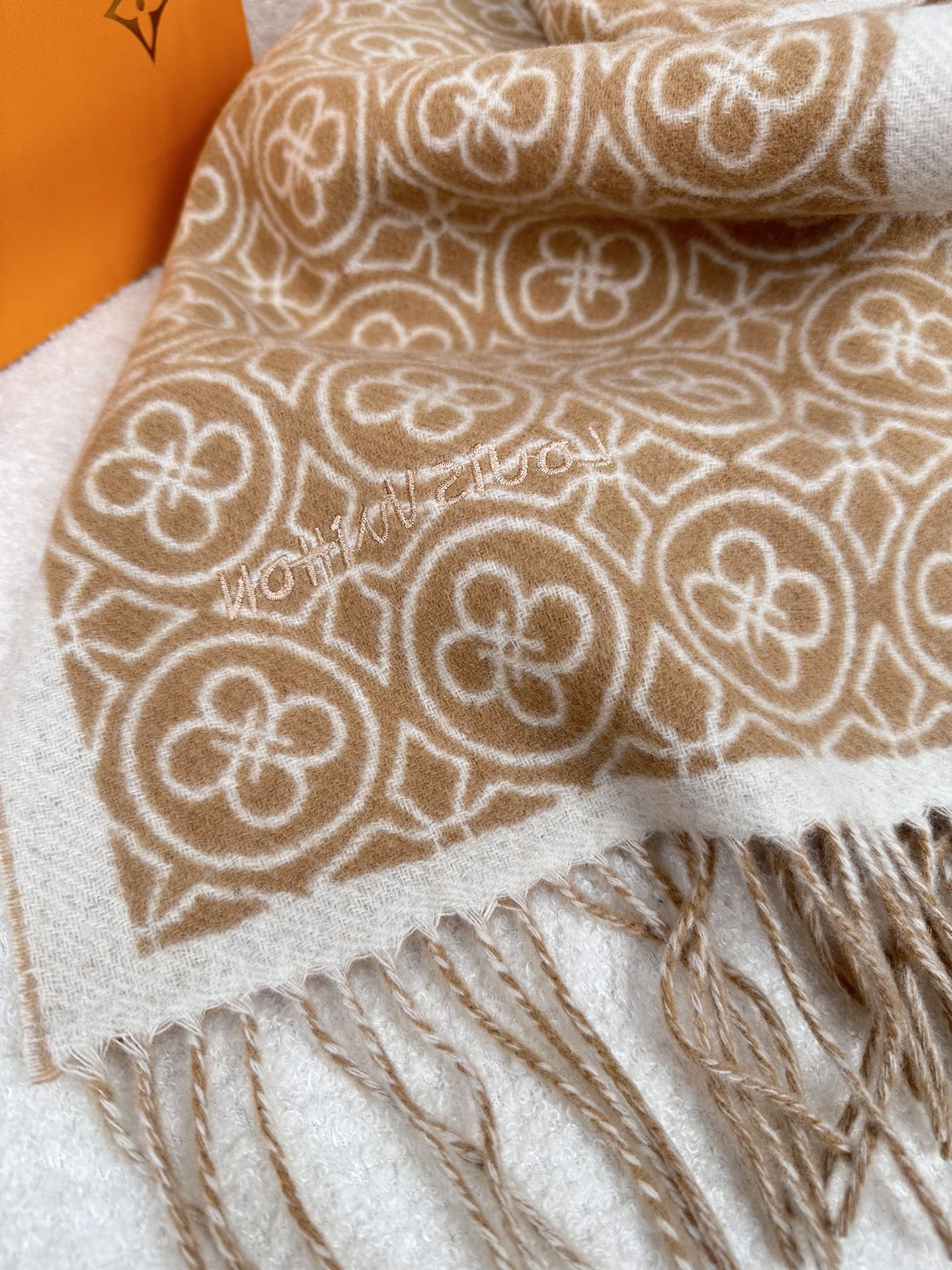 1002 Classic Soft and Comfortable Scarf 1002 Classic Soft and Comfortable Scarf