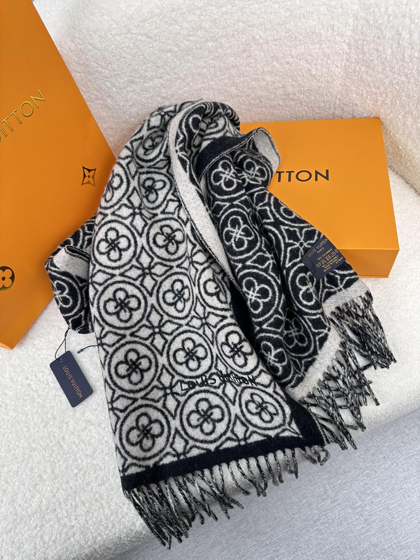 1002 Classic Soft and Comfortable Scarf 1002 Classic Soft and Comfortable Scarf