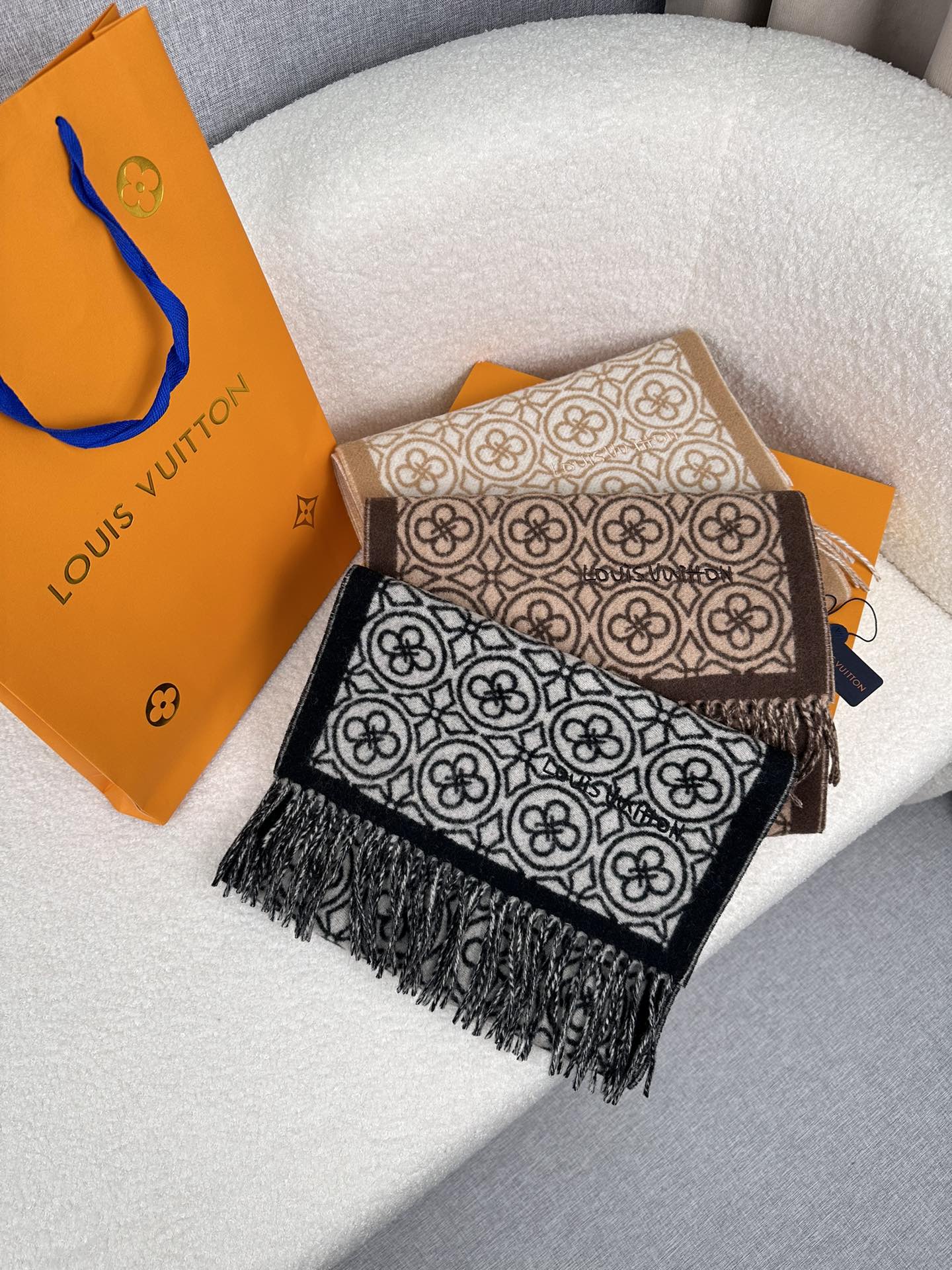 1002 Classic Soft and Comfortable Scarf 1002 Classic Soft and Comfortable Scarf