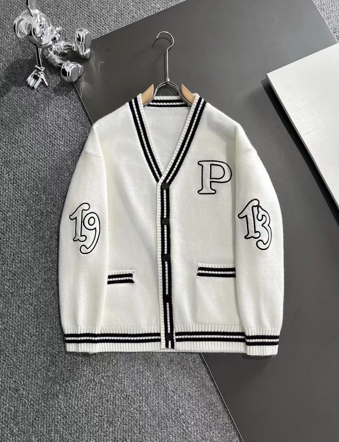 24FW signature color matching cardigan 24FW signature color matching cardigan