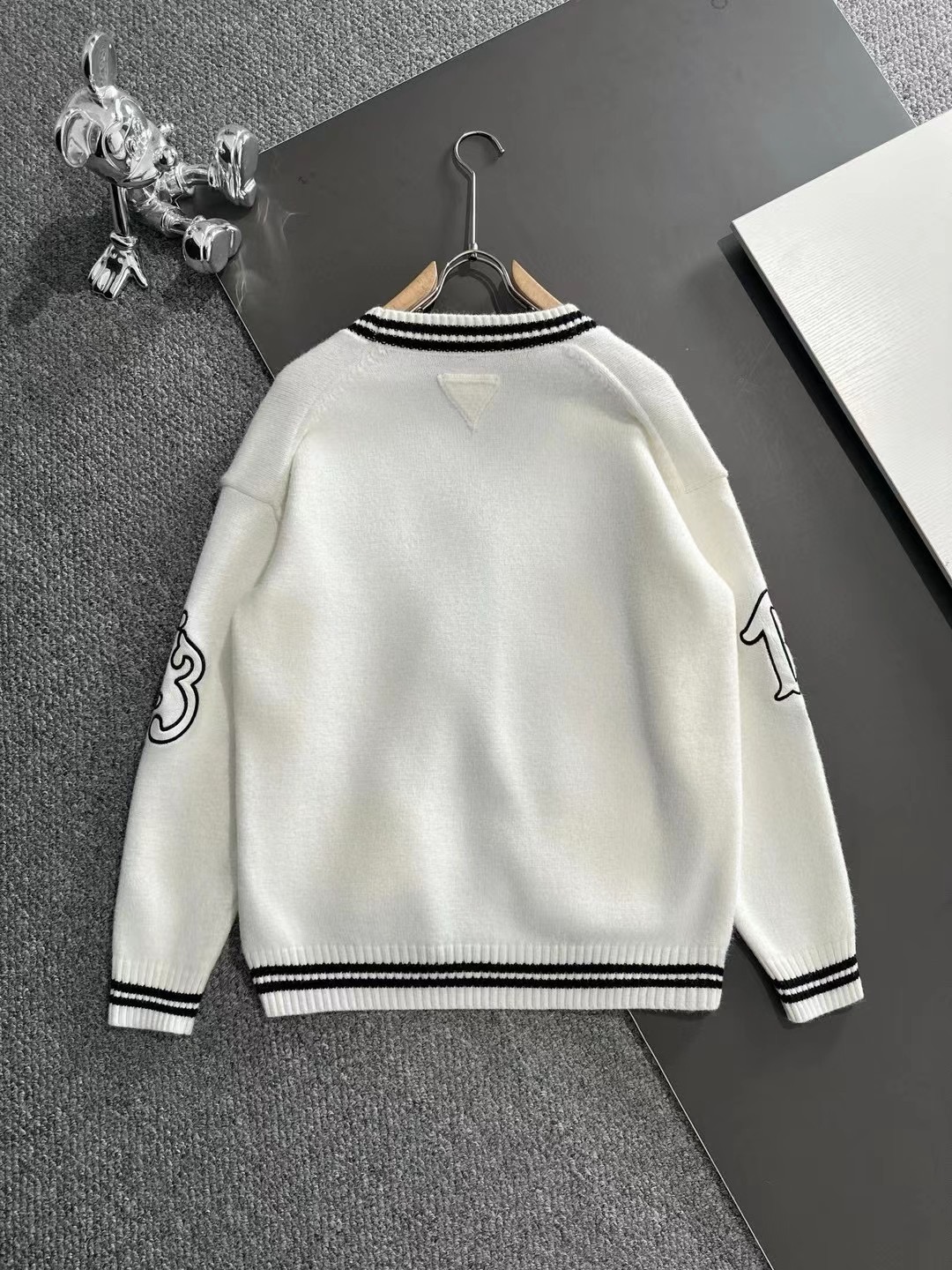 24FW signature color matching cardigan 24FW signature color matching cardigan