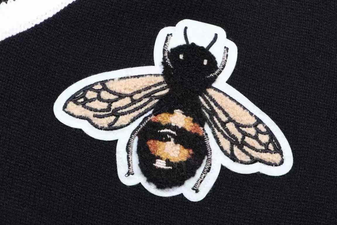 Bee print V-neck sweater Bee print V-neck sweater