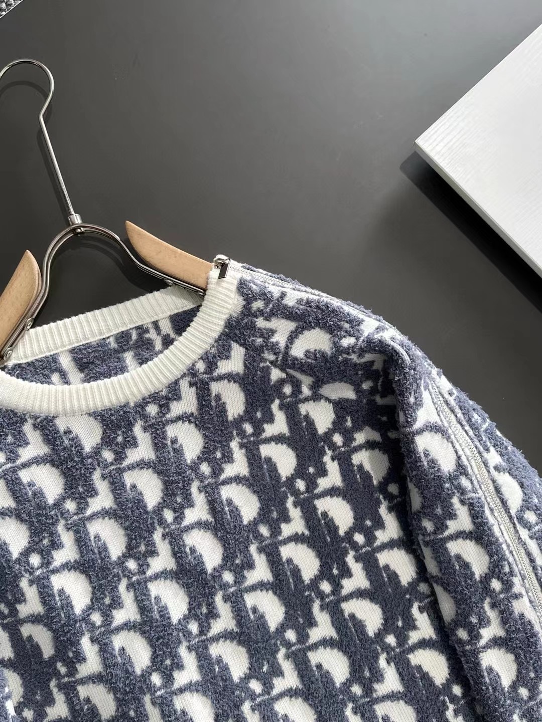 New personalized zipper sweater New personalized zipper sweater