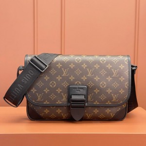 0528 Archy Messenger MM Monogram Macassar Canvas