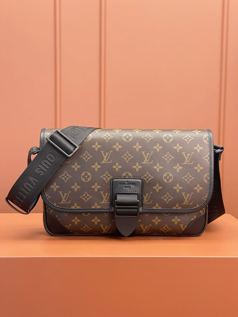 0528 Archy Messenger MM Monogram Macassar Canvas 0528 Archy Messenger MM Monogram Macassar Canvas