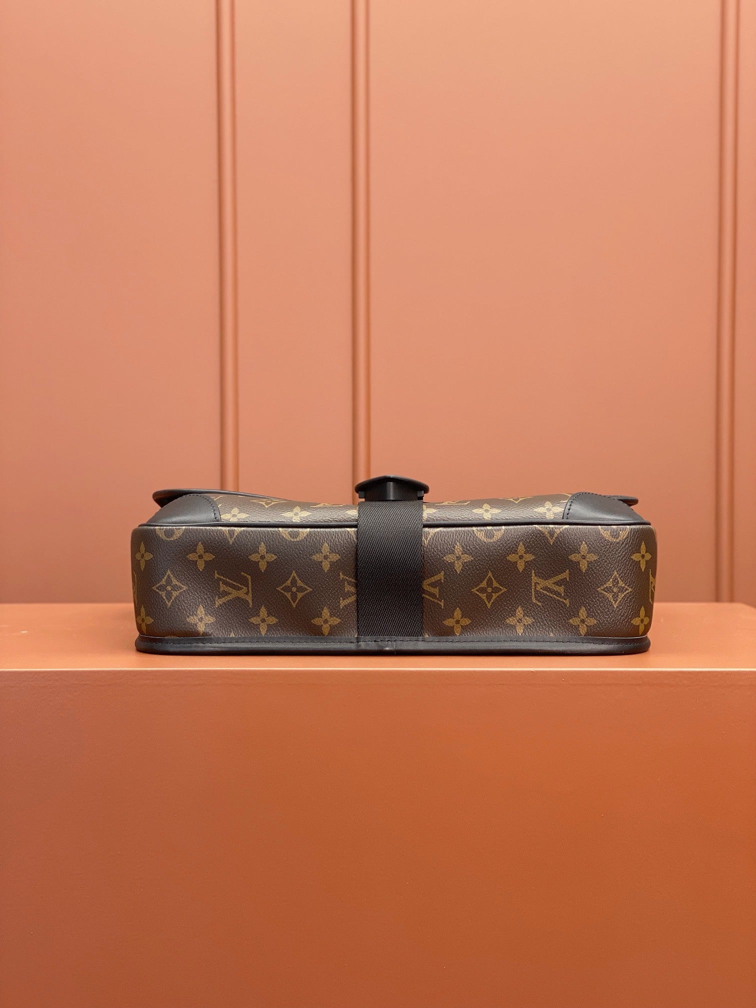0528 Archy Messenger MM Monogram Macassar Canvas 0528 Archy Messenger MM Monogram Macassar Canvas