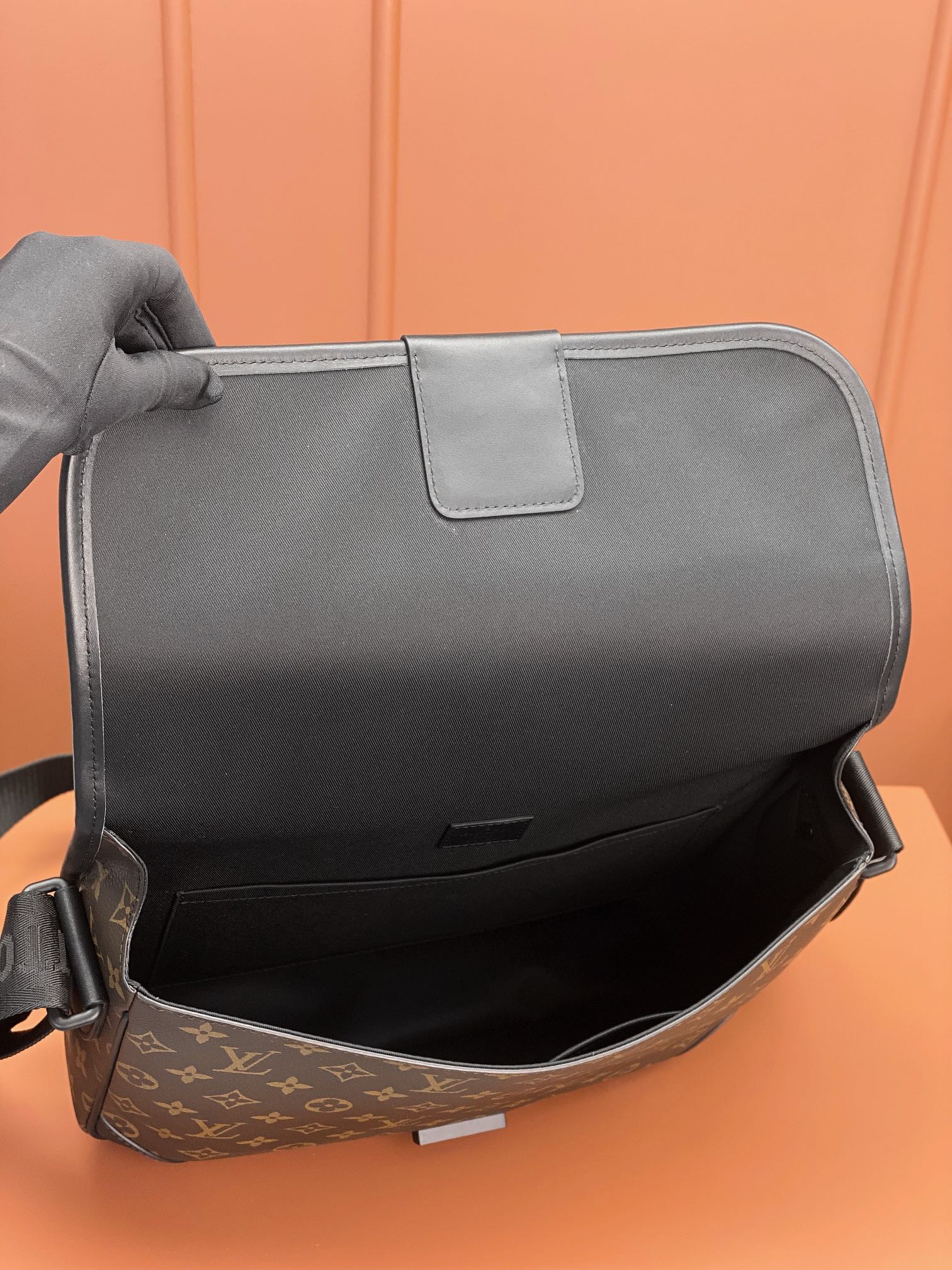 0528 Archy Messenger MM Monogram Macassar Canvas 0528 Archy Messenger MM Monogram Macassar Canvas