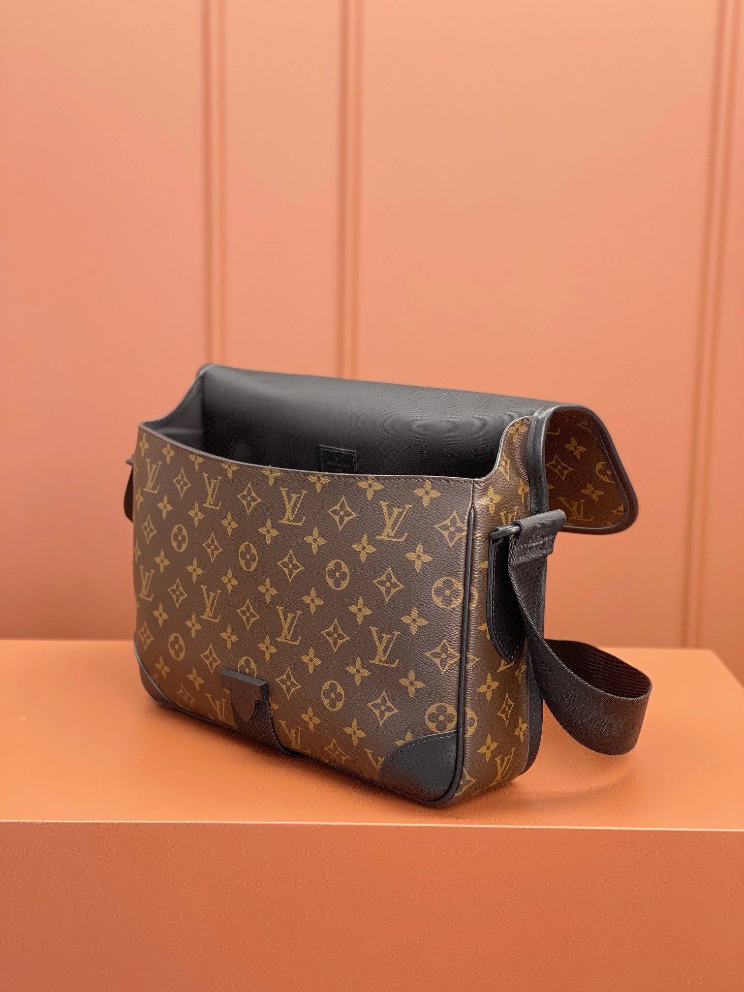 0528 Archy Messenger MM Monogram Macassar Canvas 0528 Archy Messenger MM Monogram Macassar Canvas