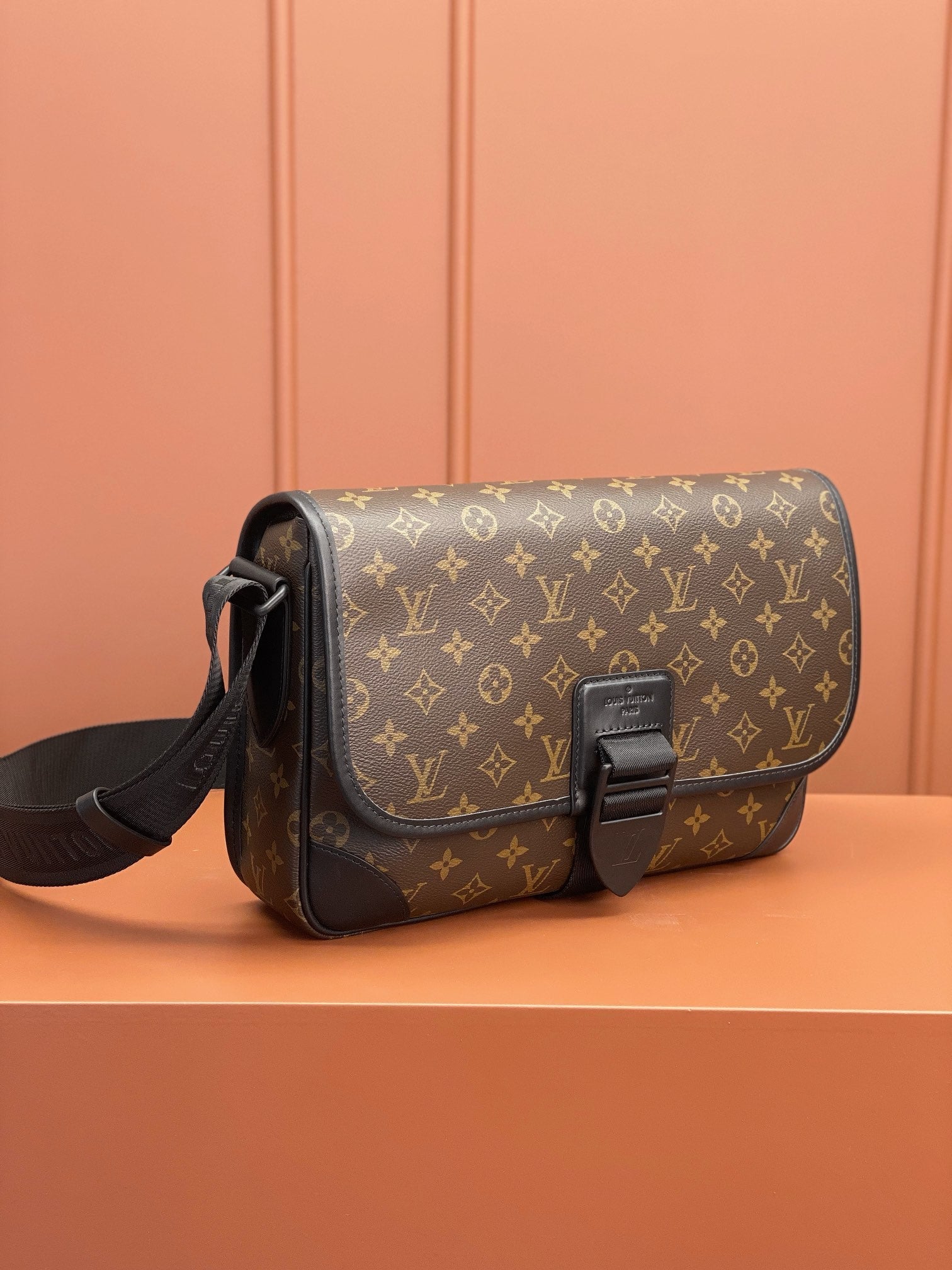 0528 Archy Messenger MM Monogram Macassar Canvas 0528 Archy Messenger MM Monogram Macassar Canvas
