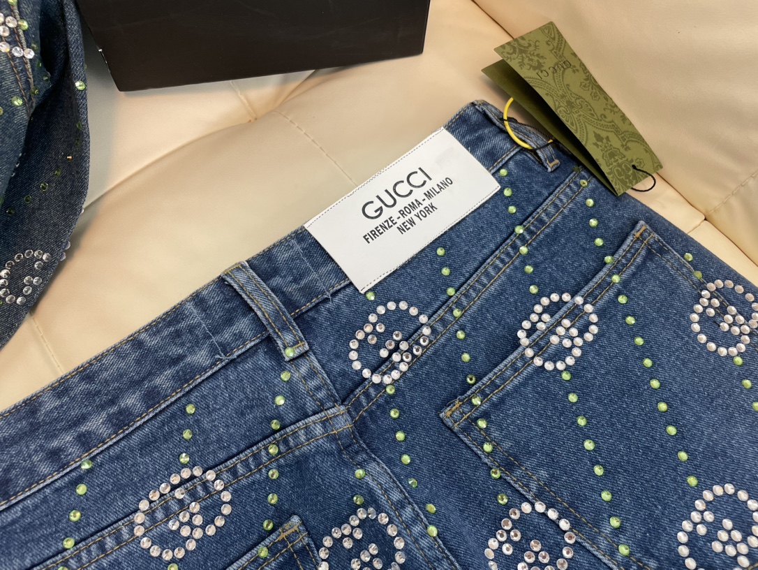 New high quality jeans full of diamonds New high quality jeans full of diamonds