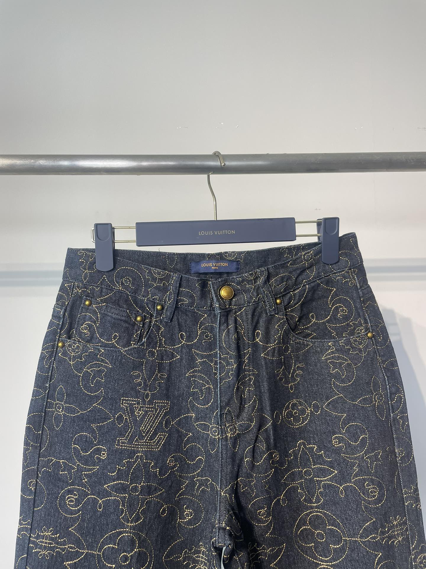 New embroidered stitched jeans New embroidered stitched jeans