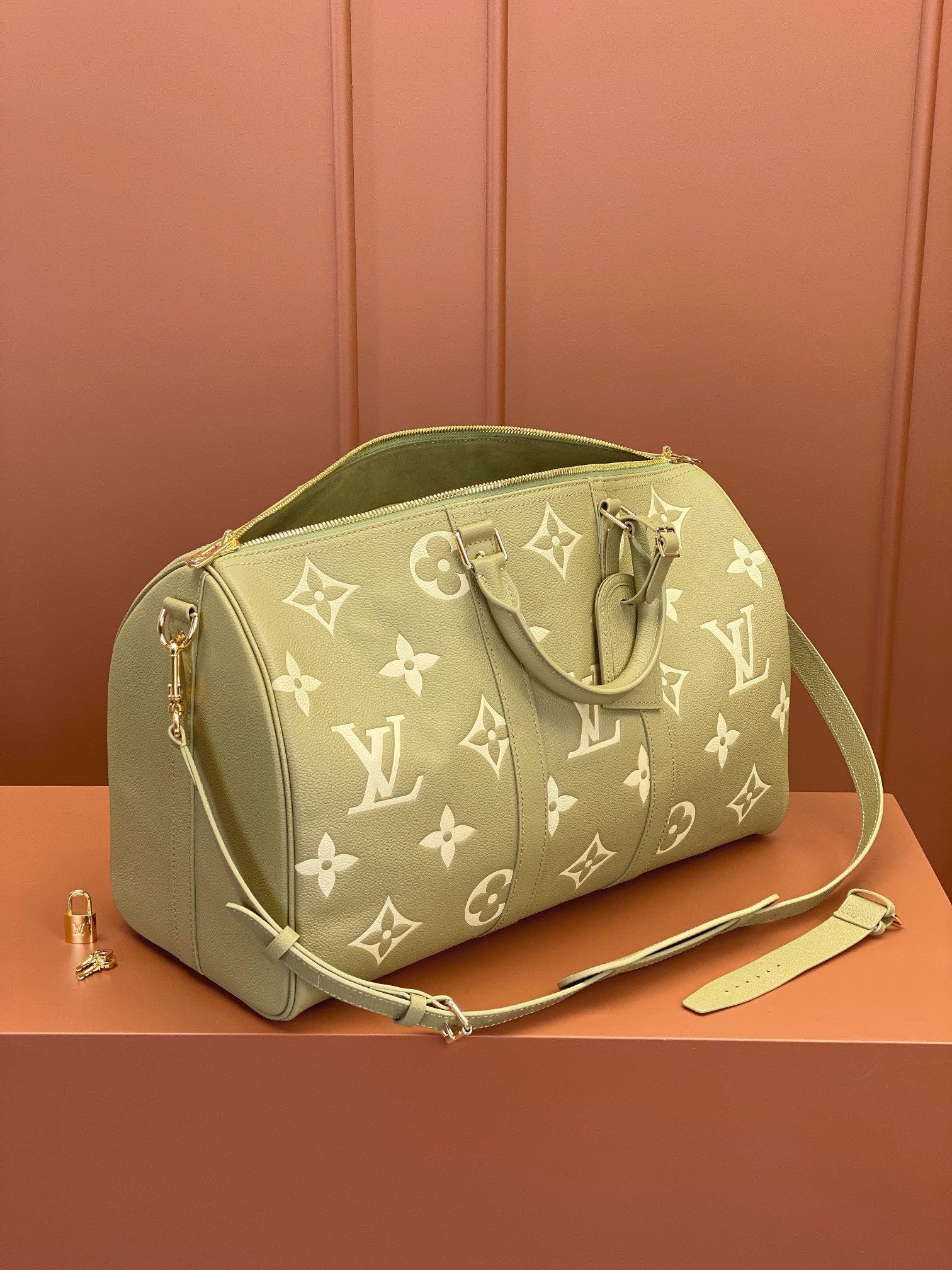 0528 Keepall Bandoulière 45 Monogram Empreinte Leather 0528 Keepall Bandoulière 45 Monogram Empreinte Leather