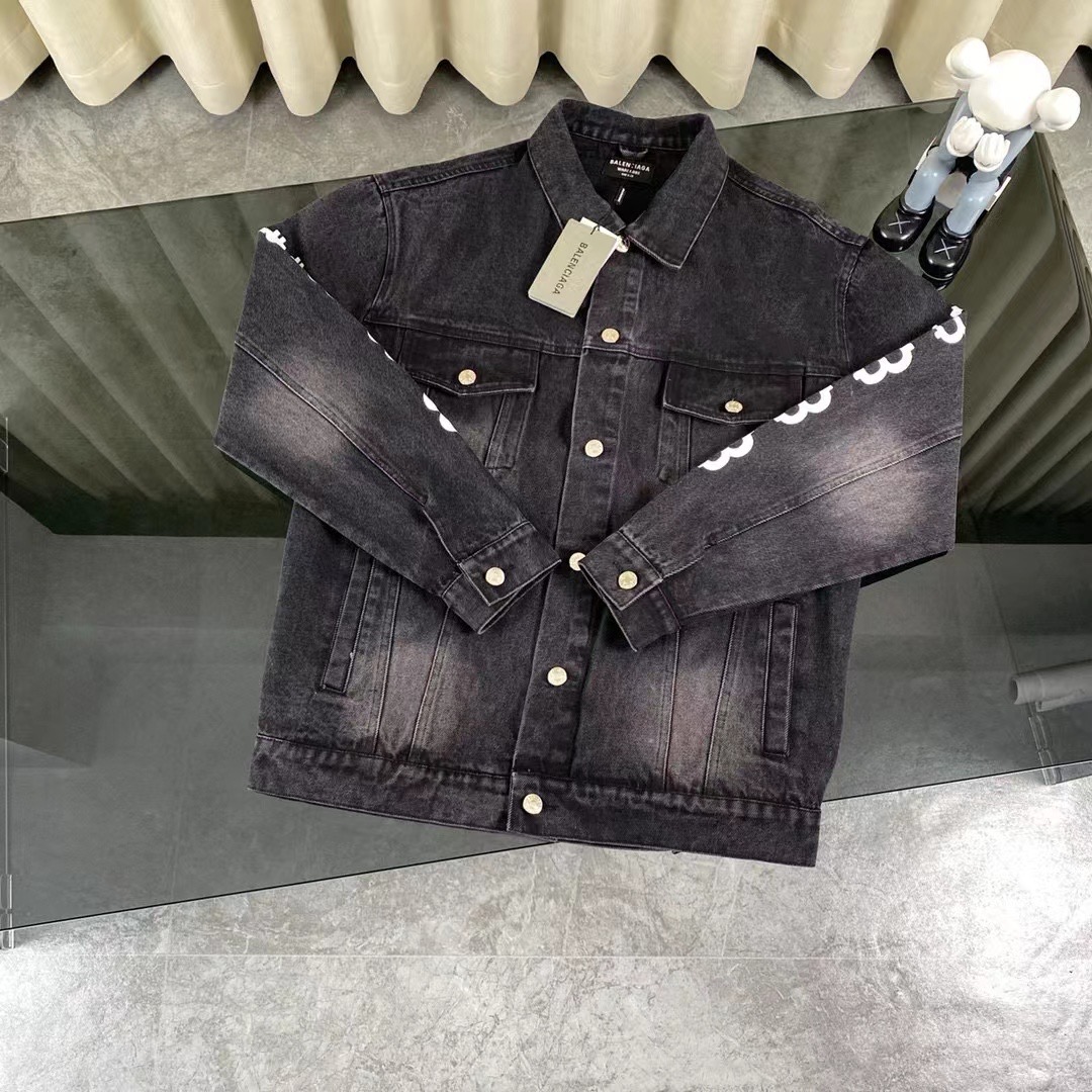 Light luxury double B print denim jacket Light luxury double B print denim jacket