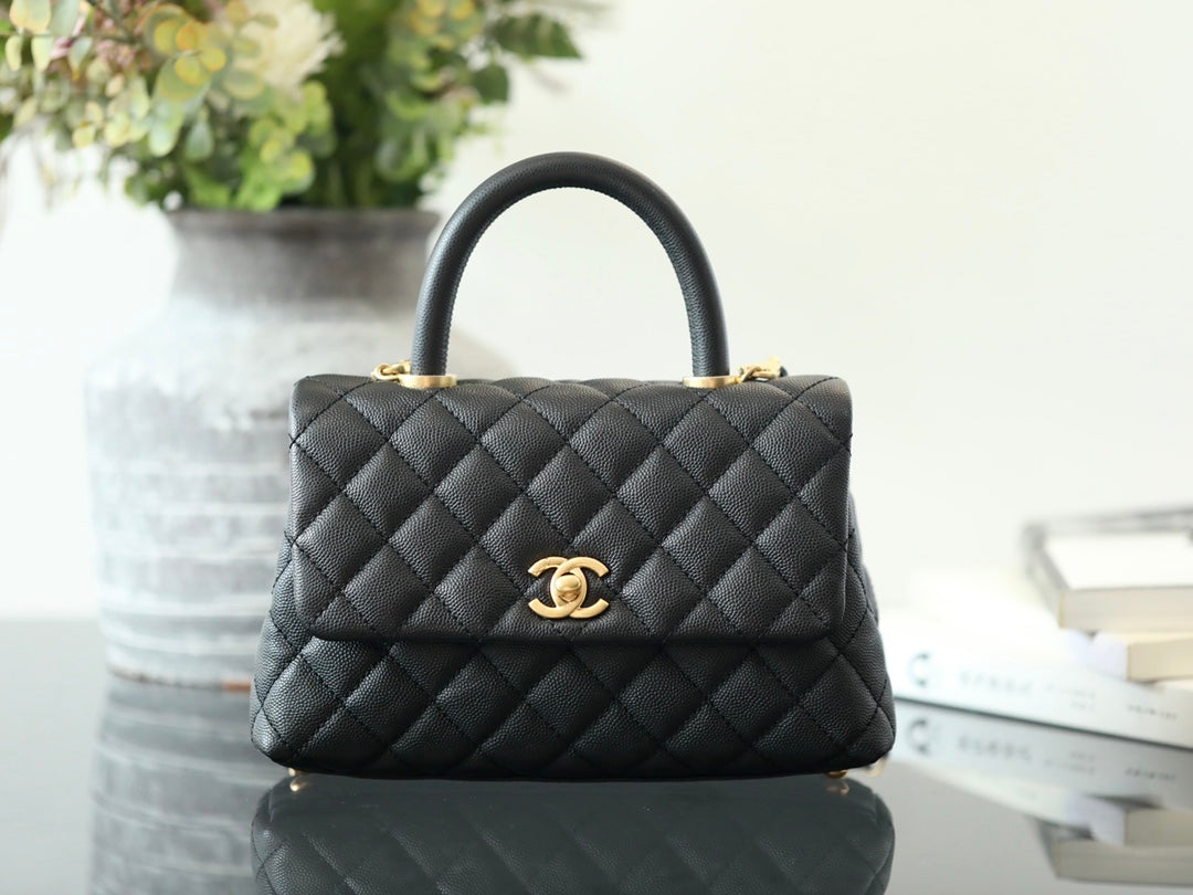 0528 Handle Flap Quilted Caviar Gold-tone small Black 0528 Handle Flap Quilted Caviar Gold-tone small Black