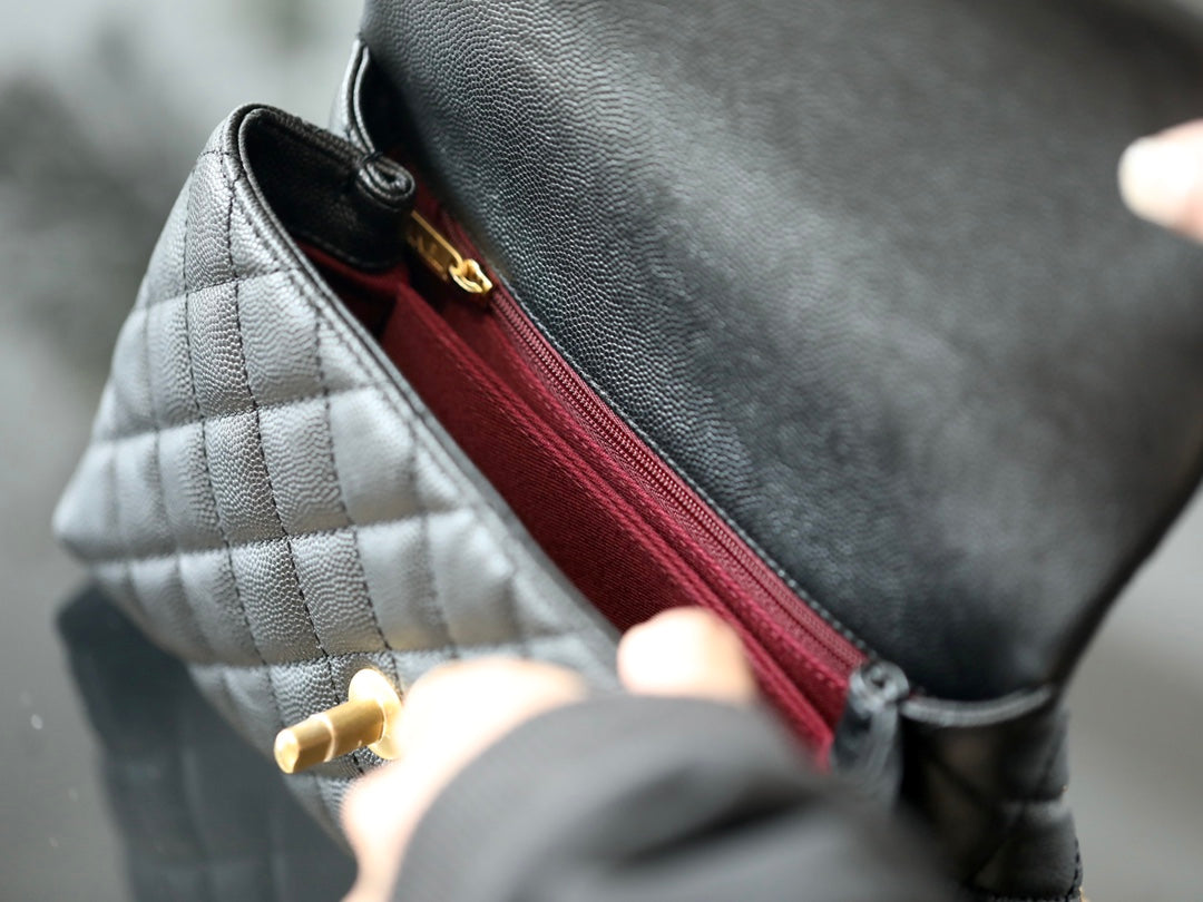 0528 Handle Flap Quilted Caviar Gold-tone small Black 0528 Handle Flap Quilted Caviar Gold-tone small Black