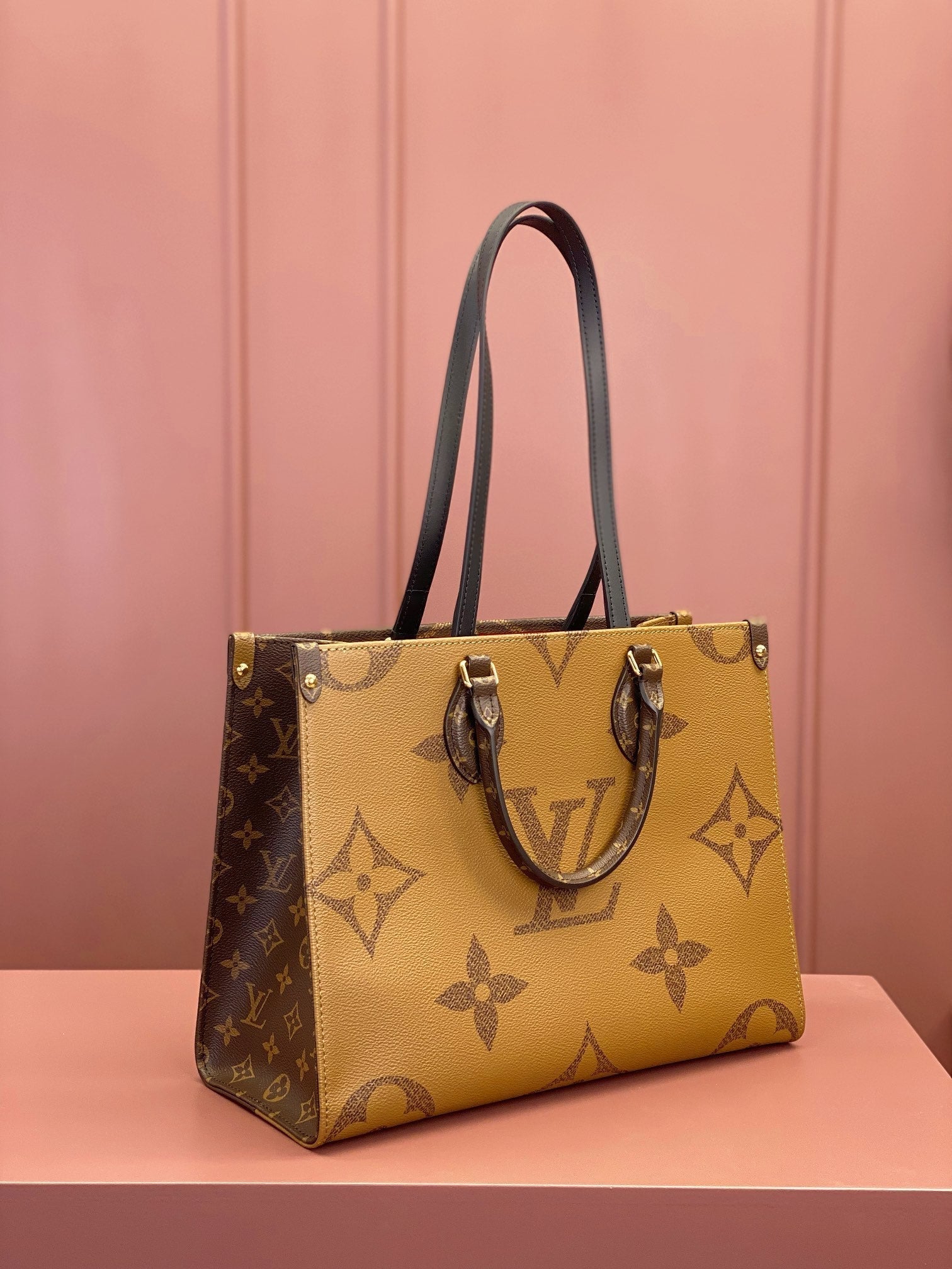 0528 OnTheGo MM Monogram 0528 OnTheGo MM Monogram