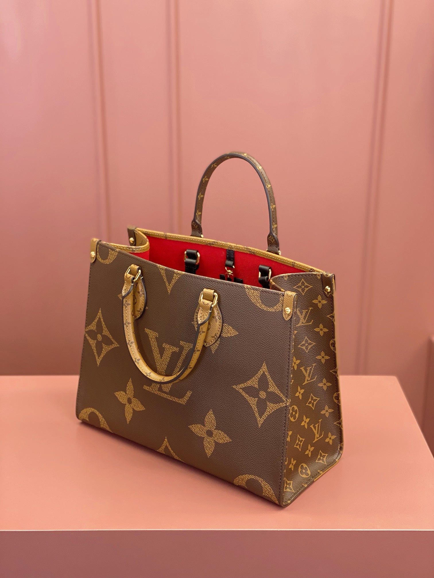 0528 OnTheGo MM Monogram 0528 OnTheGo MM Monogram