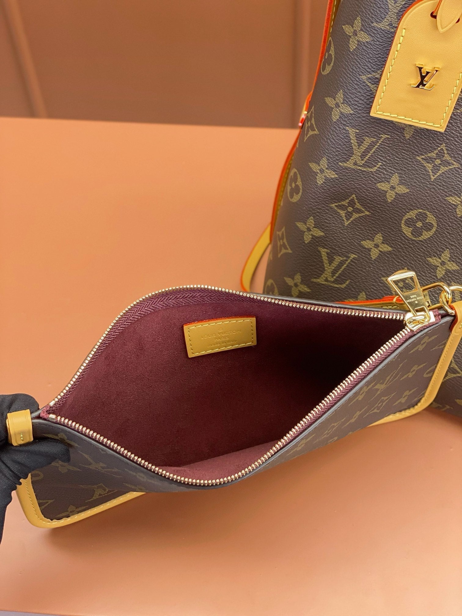 0528 CarryAll MM Monogram 0528 CarryAll MM Monogram