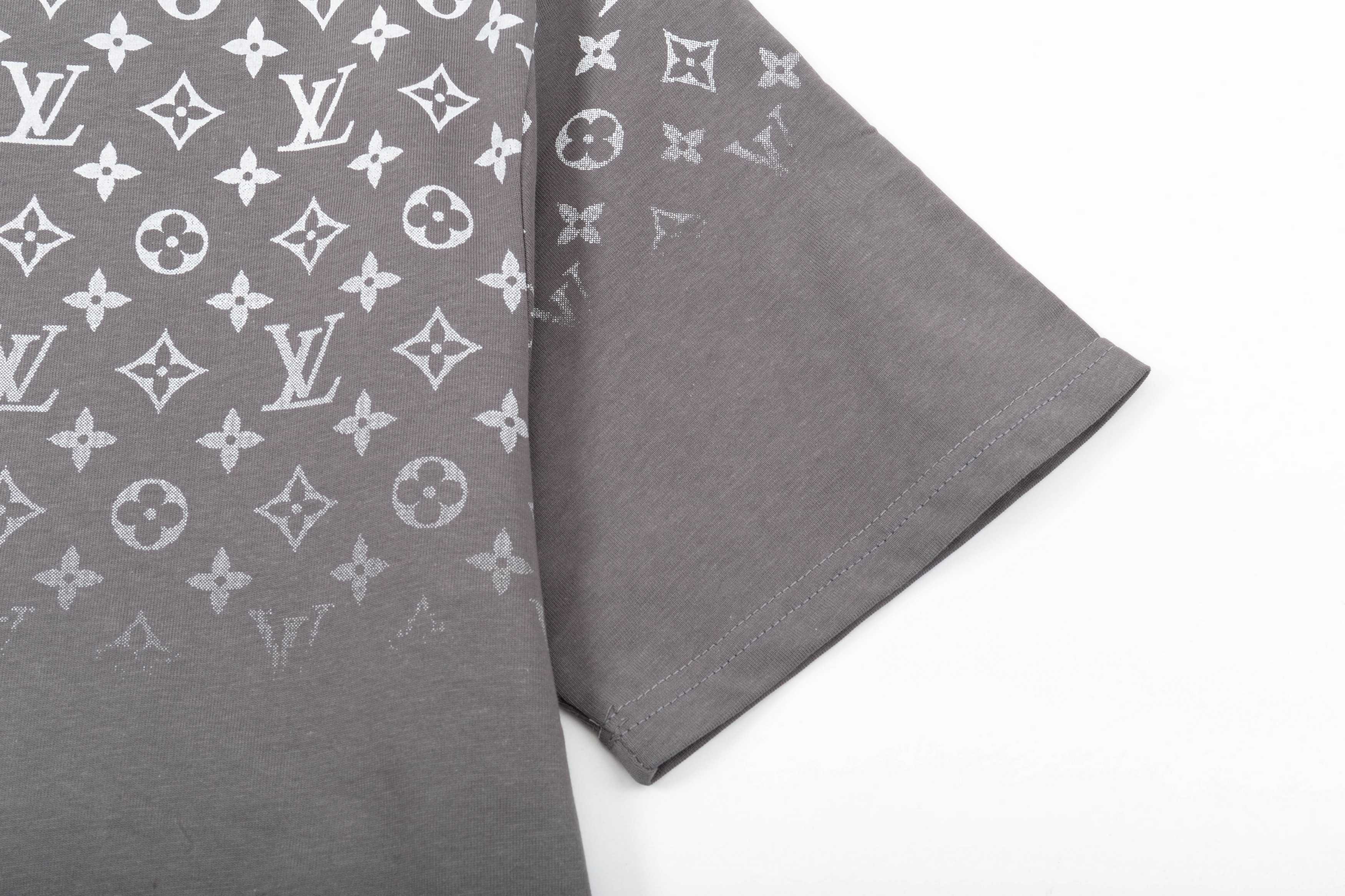 Gradient Print T-shirt Gradient Print T-shirt
