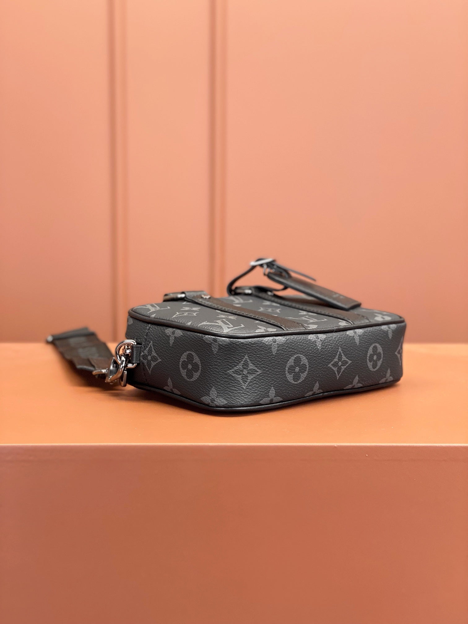 0528 Nano Porte Documents Voyage Monogram Eclipse 0528 Nano Porte Documents Voyage Monogram Eclipse