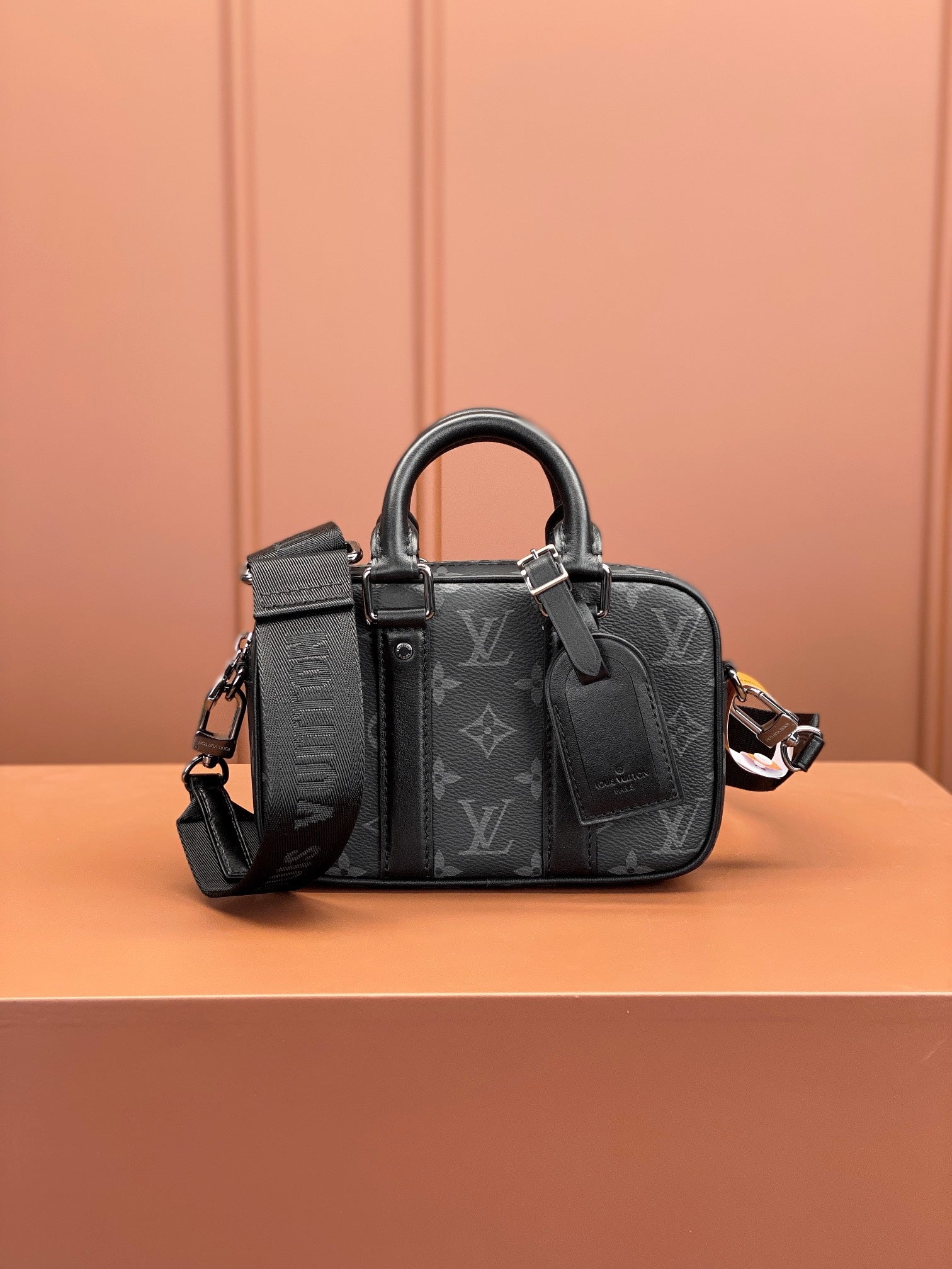 0528 Nano Porte Documents Voyage Monogram Eclipse 0528 Nano Porte Documents Voyage Monogram Eclipse