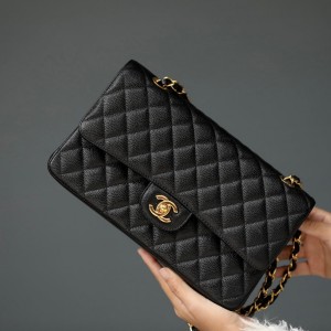 0528 Medium Classic Handbag Grained Calfskin