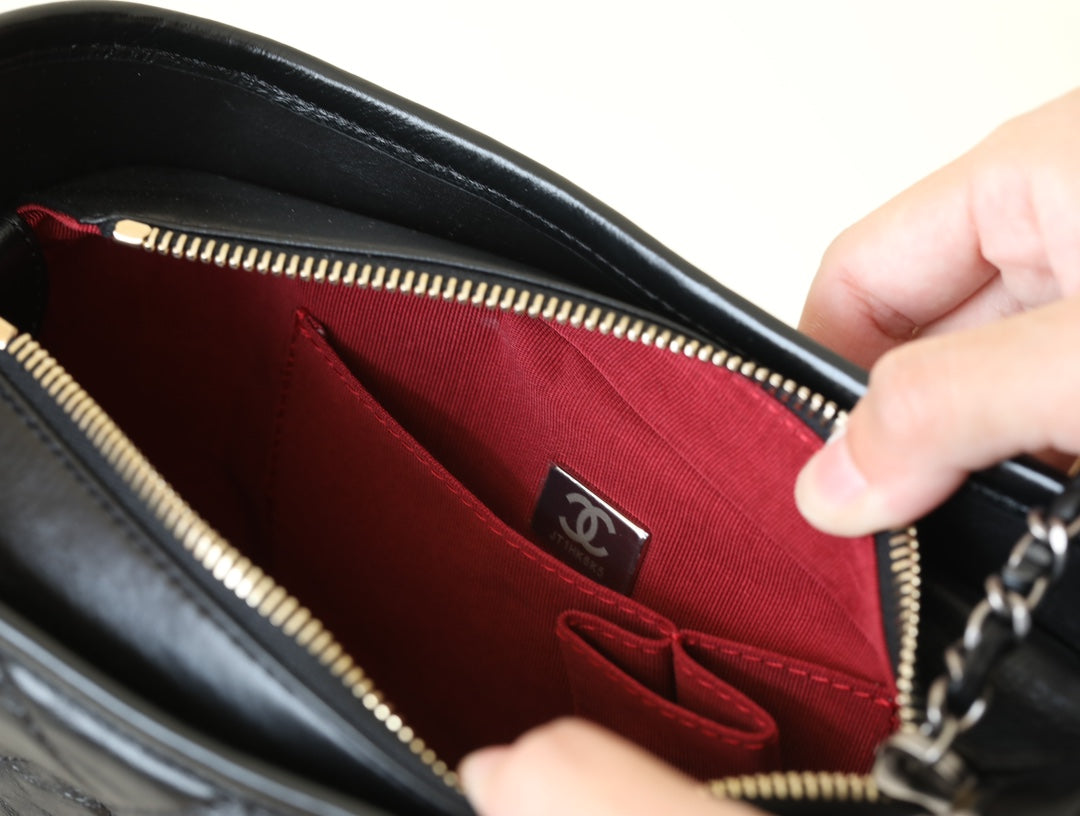 0528 Medium Classic Handbag Grained Calfskin 0528 Medium Classic Handbag Grained Calfskin