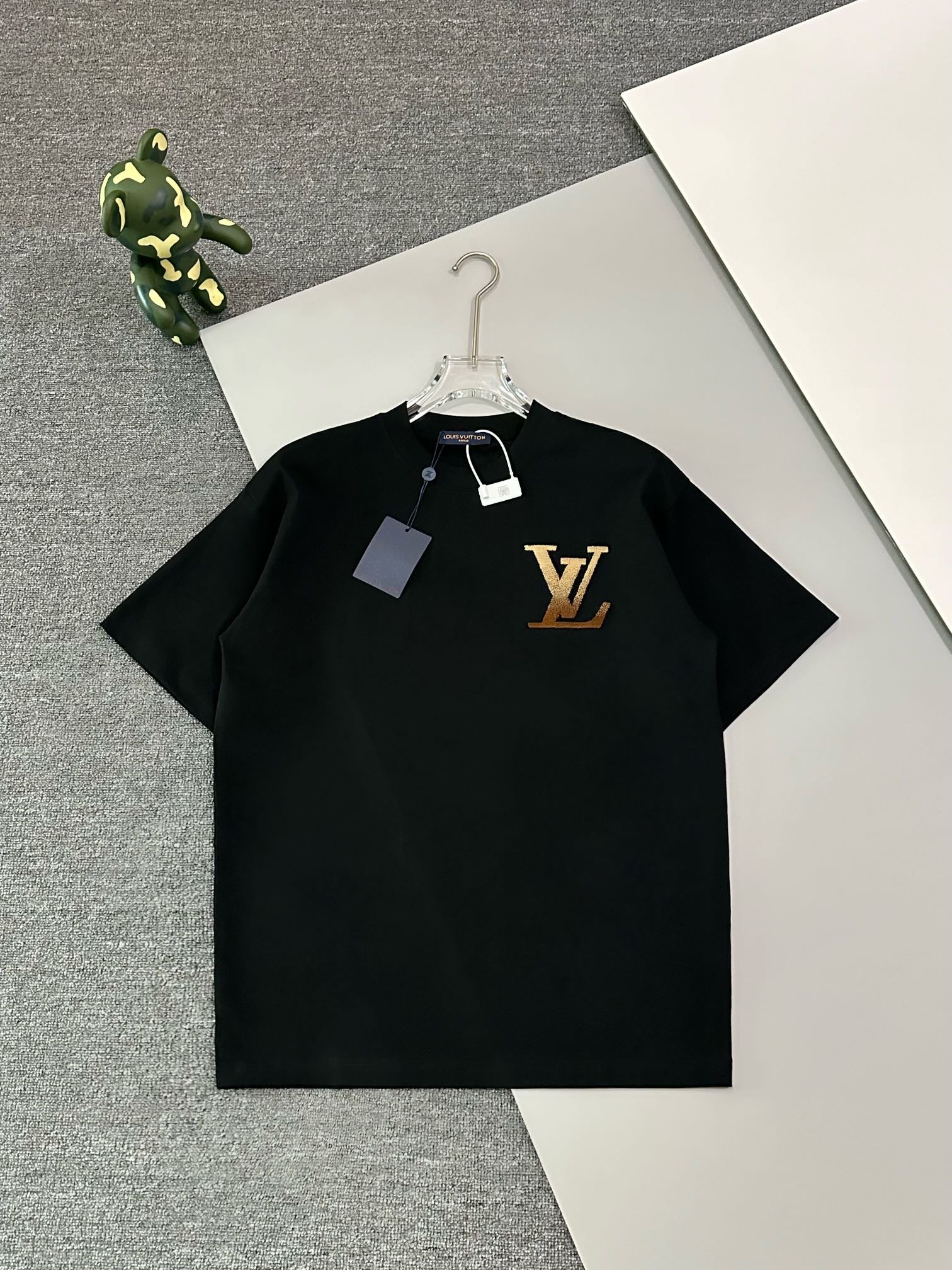 1105 New classic gold monogrammed toothbrush T-shirt 1105 New classic gold monogrammed toothbrush T-shirt