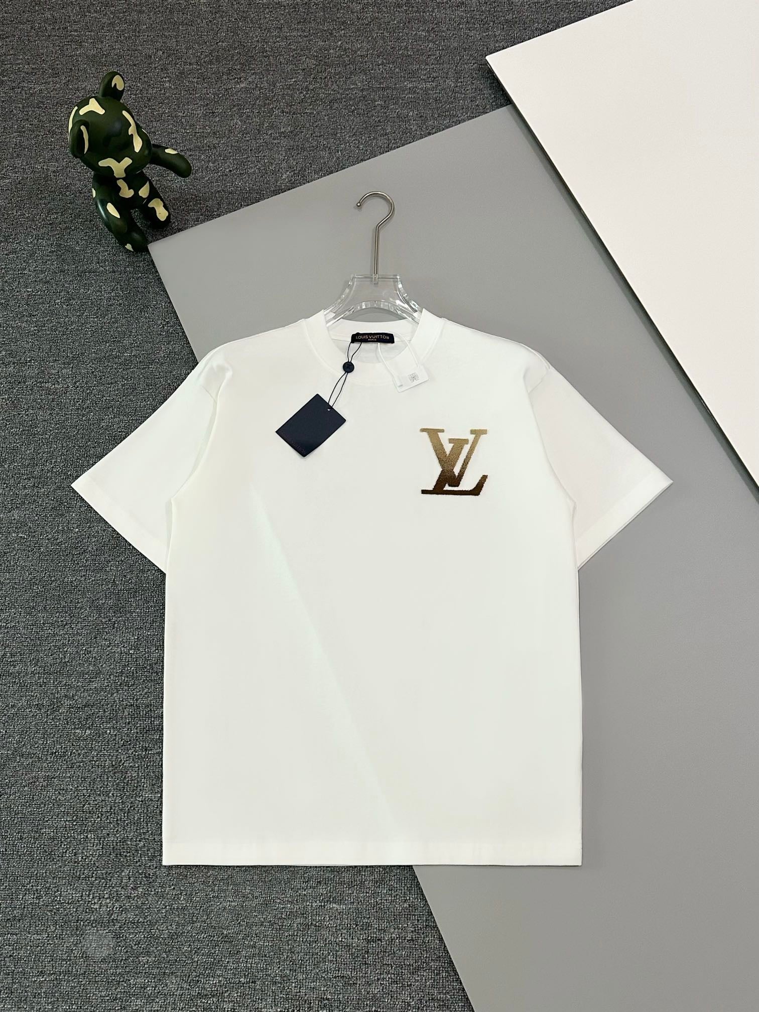 1105 New classic gold monogrammed toothbrush T-shirt 1105 New classic gold monogrammed toothbrush T-shirt