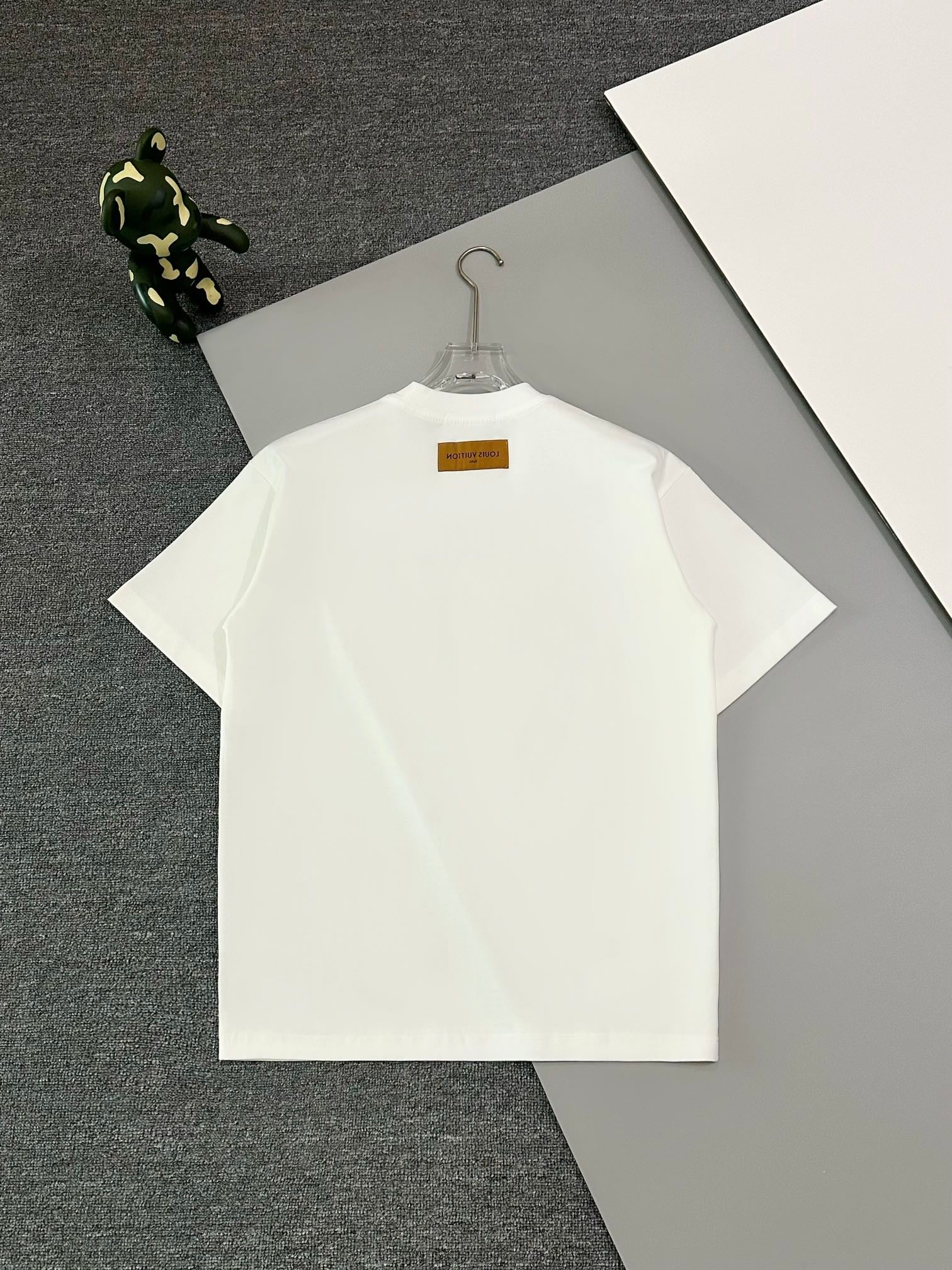 1105 New classic gold monogrammed toothbrush T-shirt 1105 New classic gold monogrammed toothbrush T-shirt