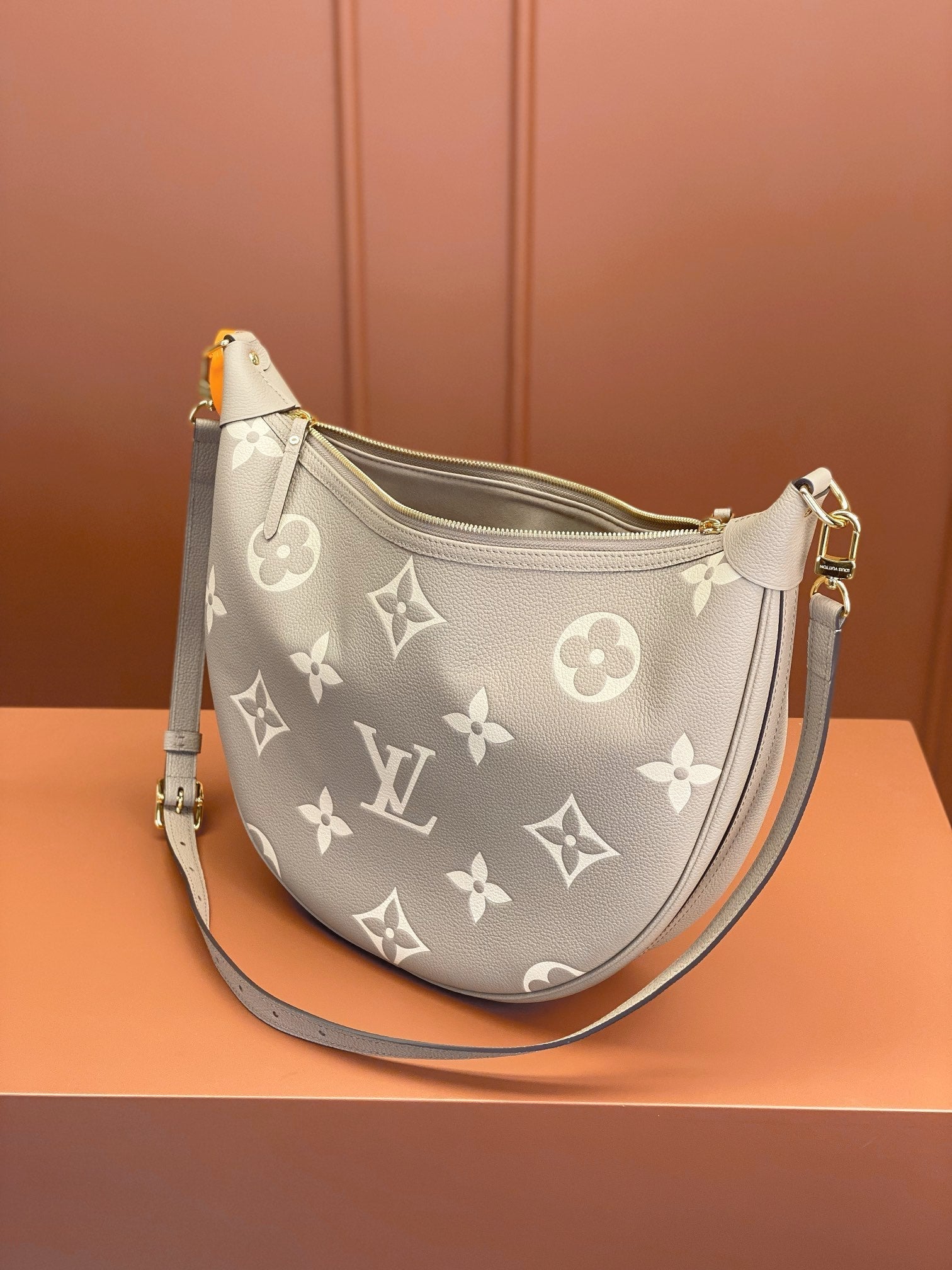 0528 Loop Hobo Monogram Empreinte Leather 0528 Loop Hobo Monogram Empreinte Leather
