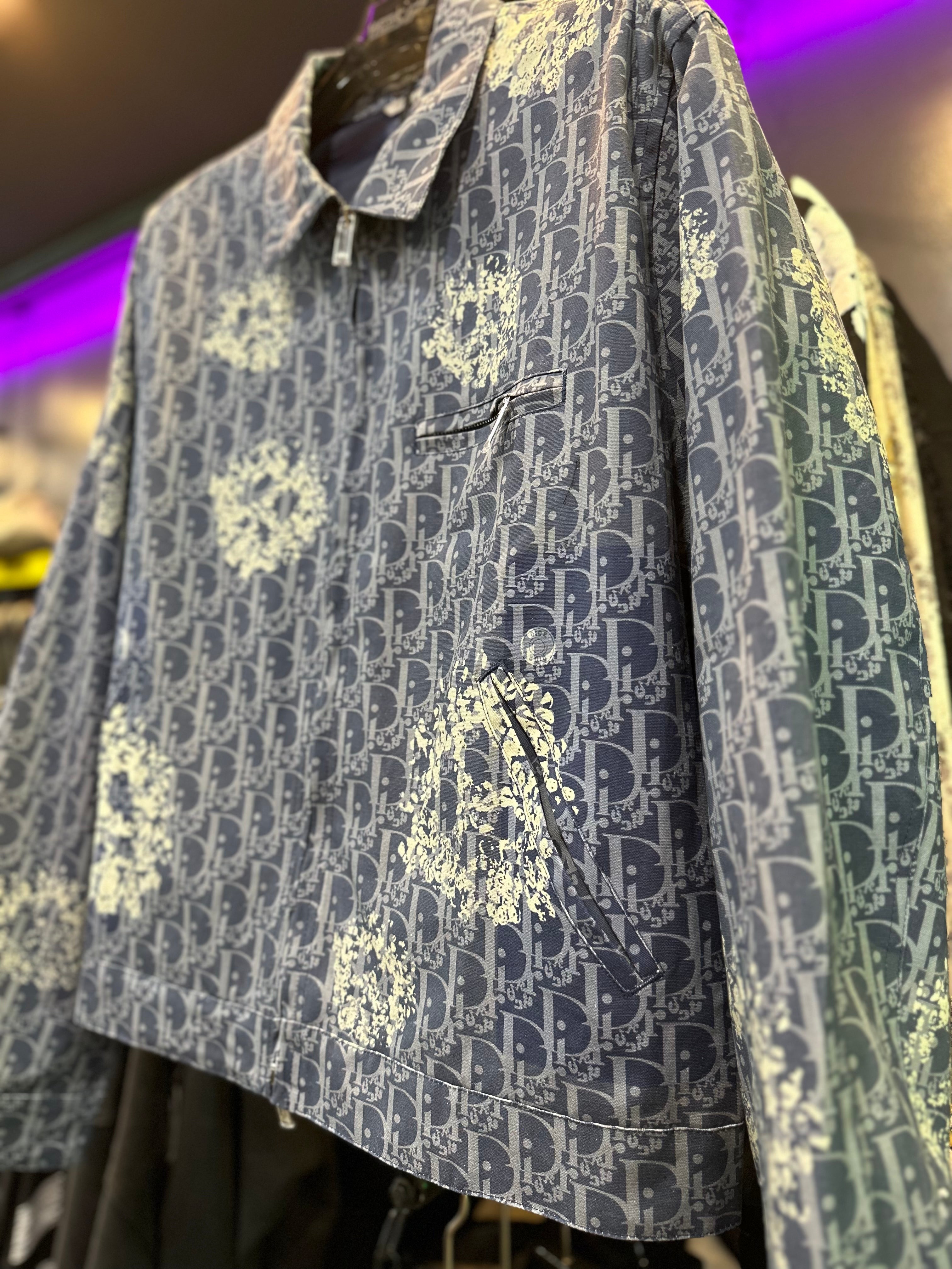 Trendy new denim jacket Trendy new denim jacket