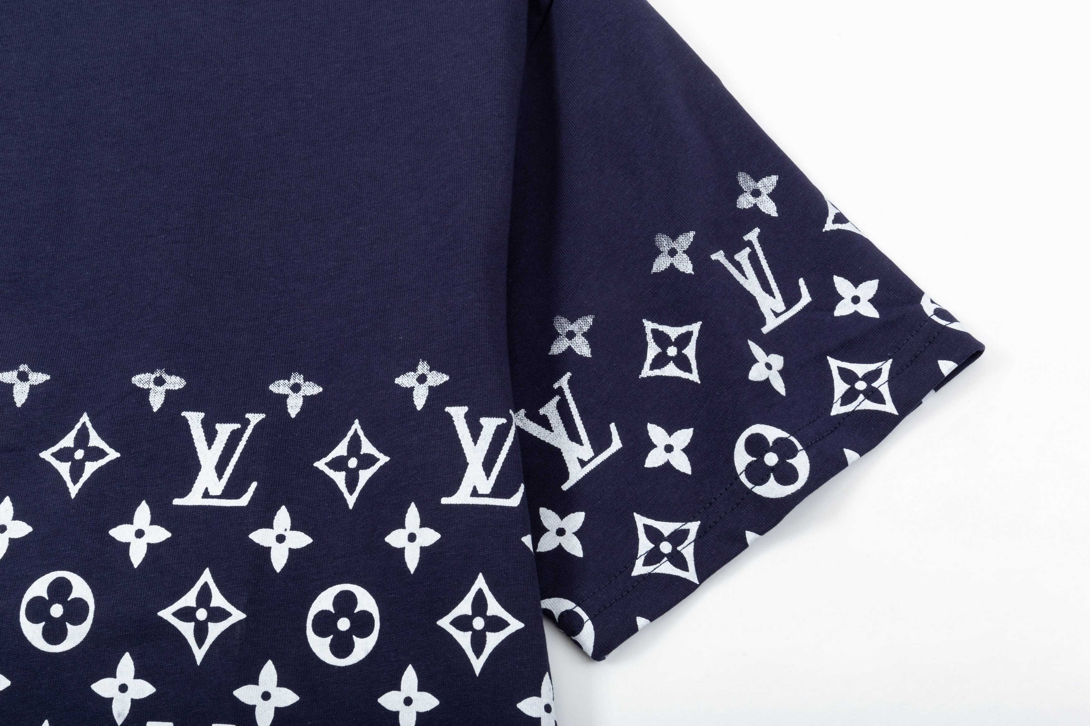 Gradient Print T-shirt Gradient Print T-shirt